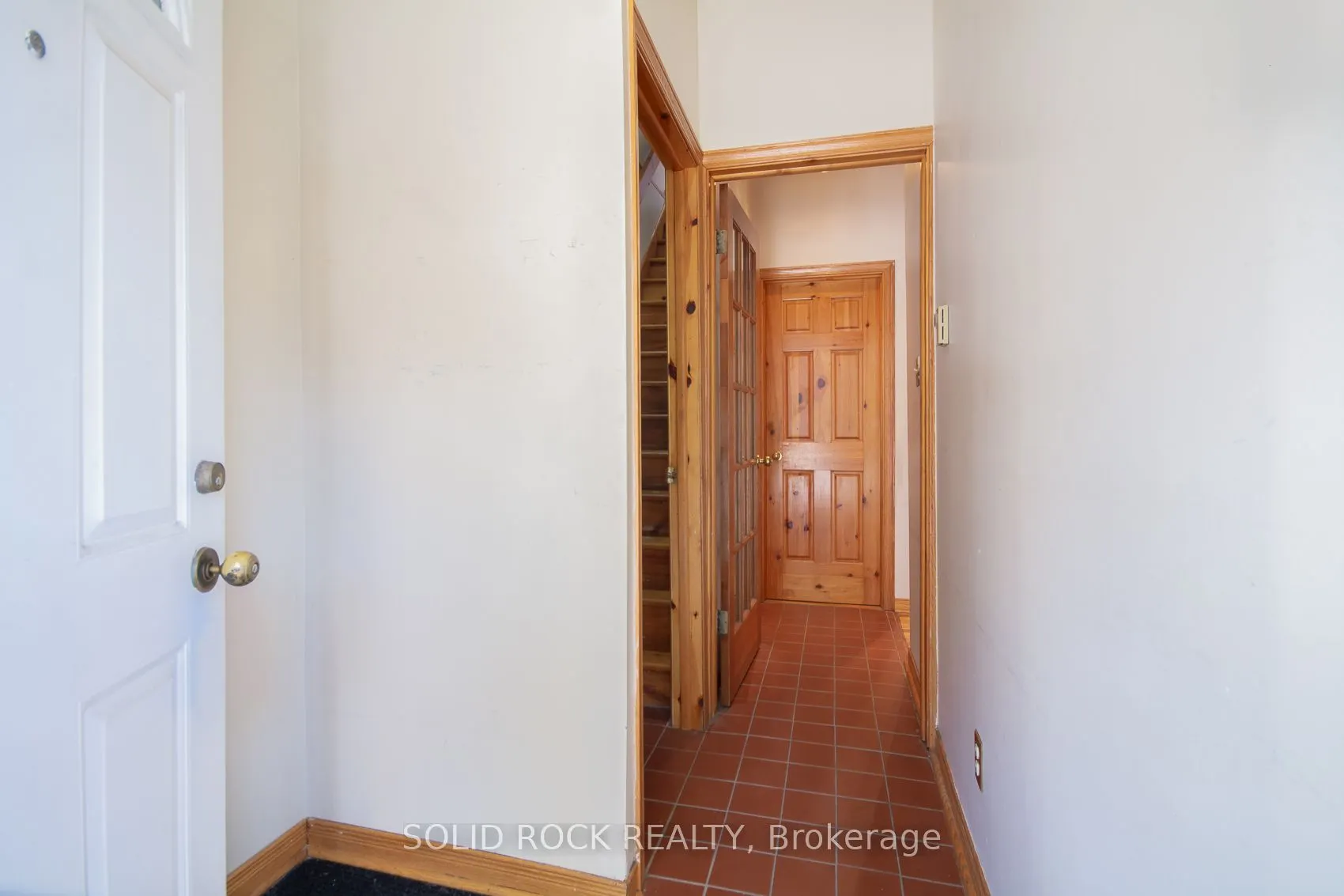 25 Champagne Avenue S