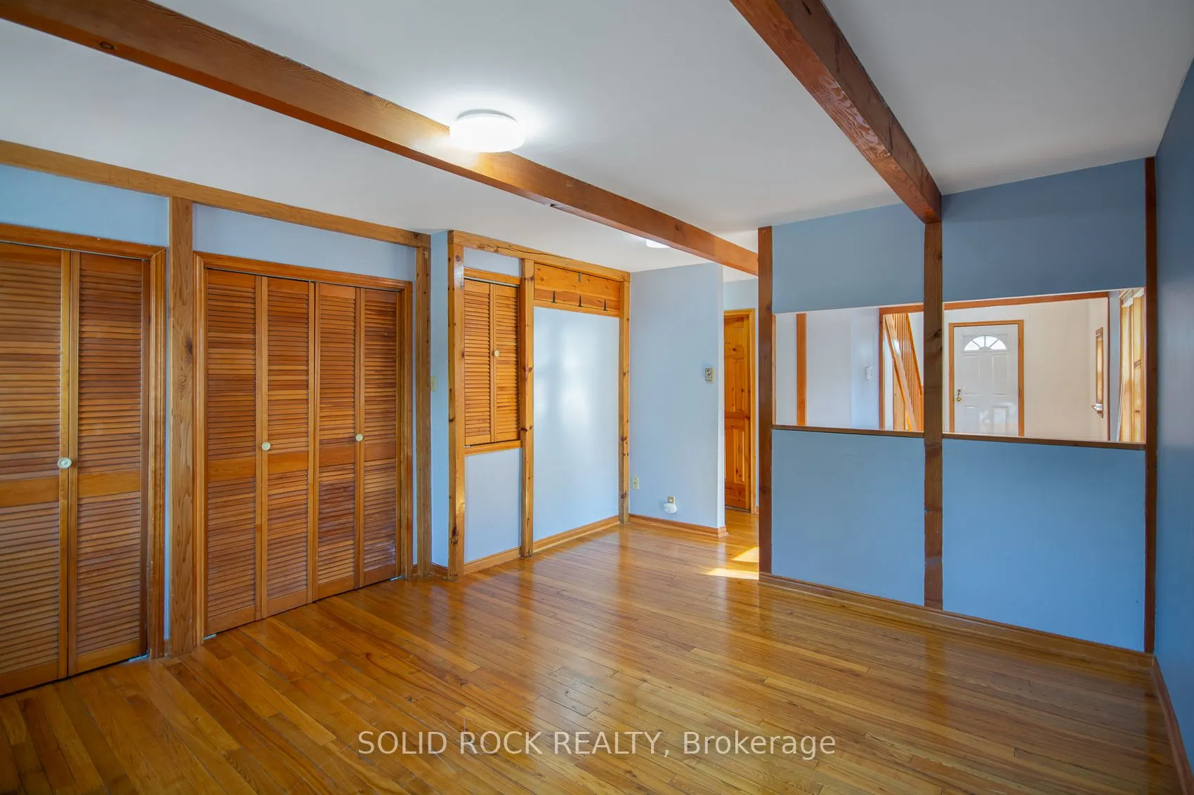 25 Champagne Avenue S