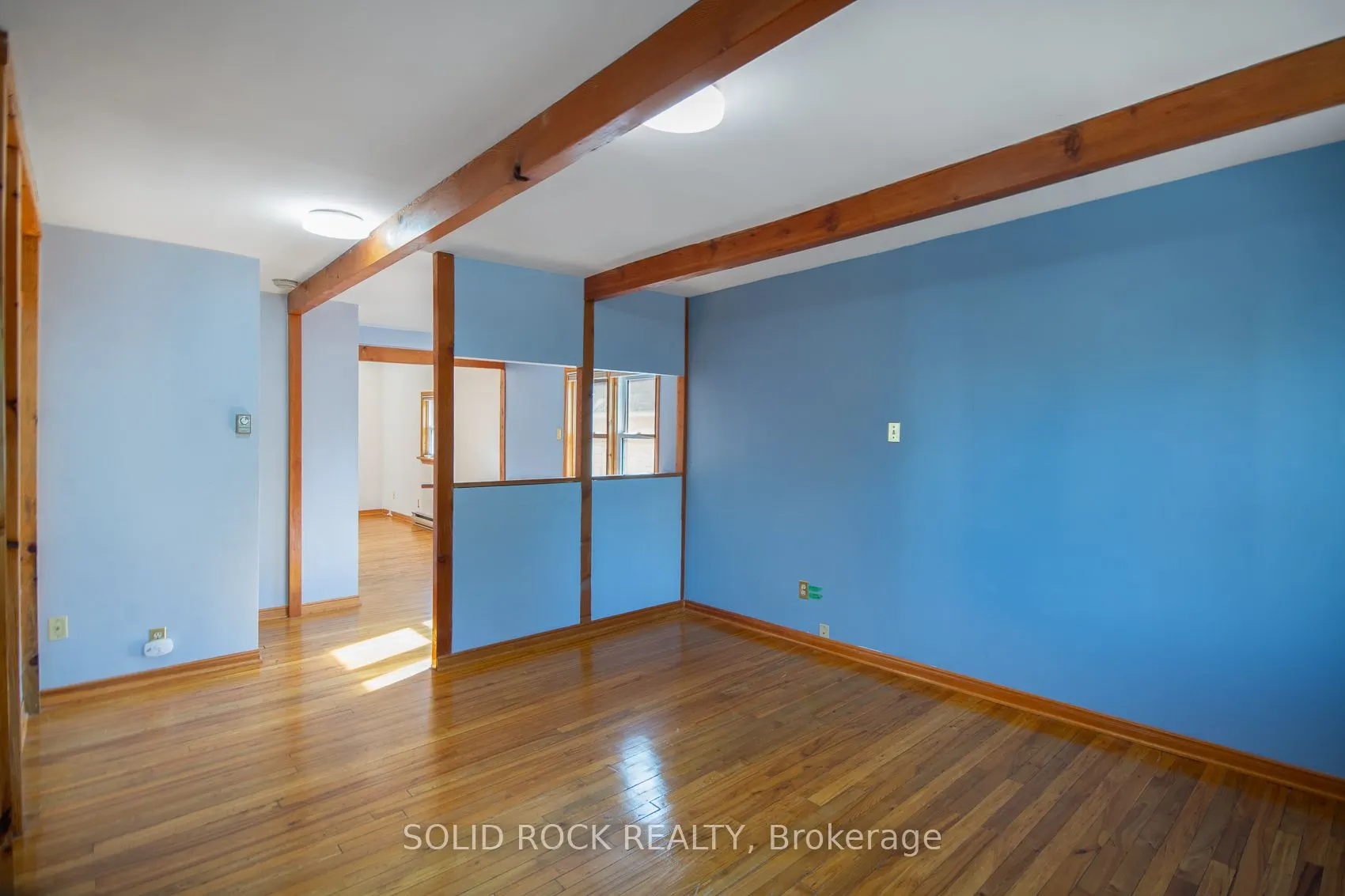 25 Champagne Avenue S