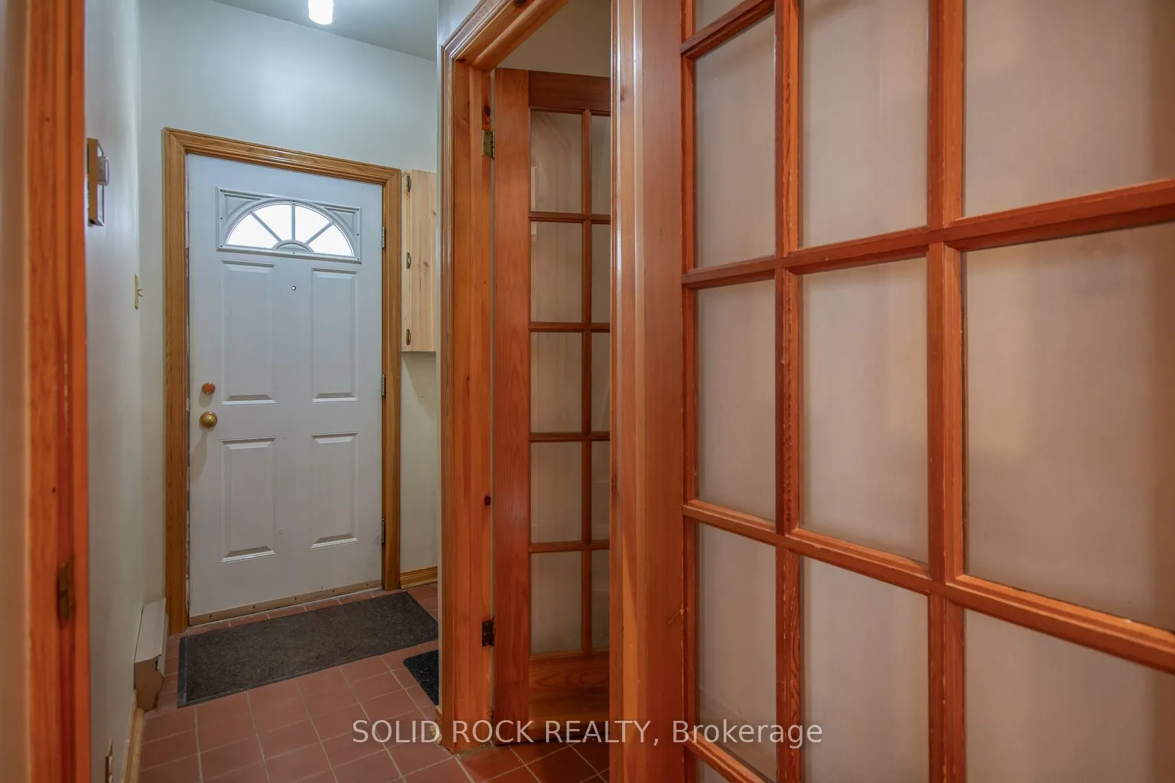 25 Champagne Avenue S