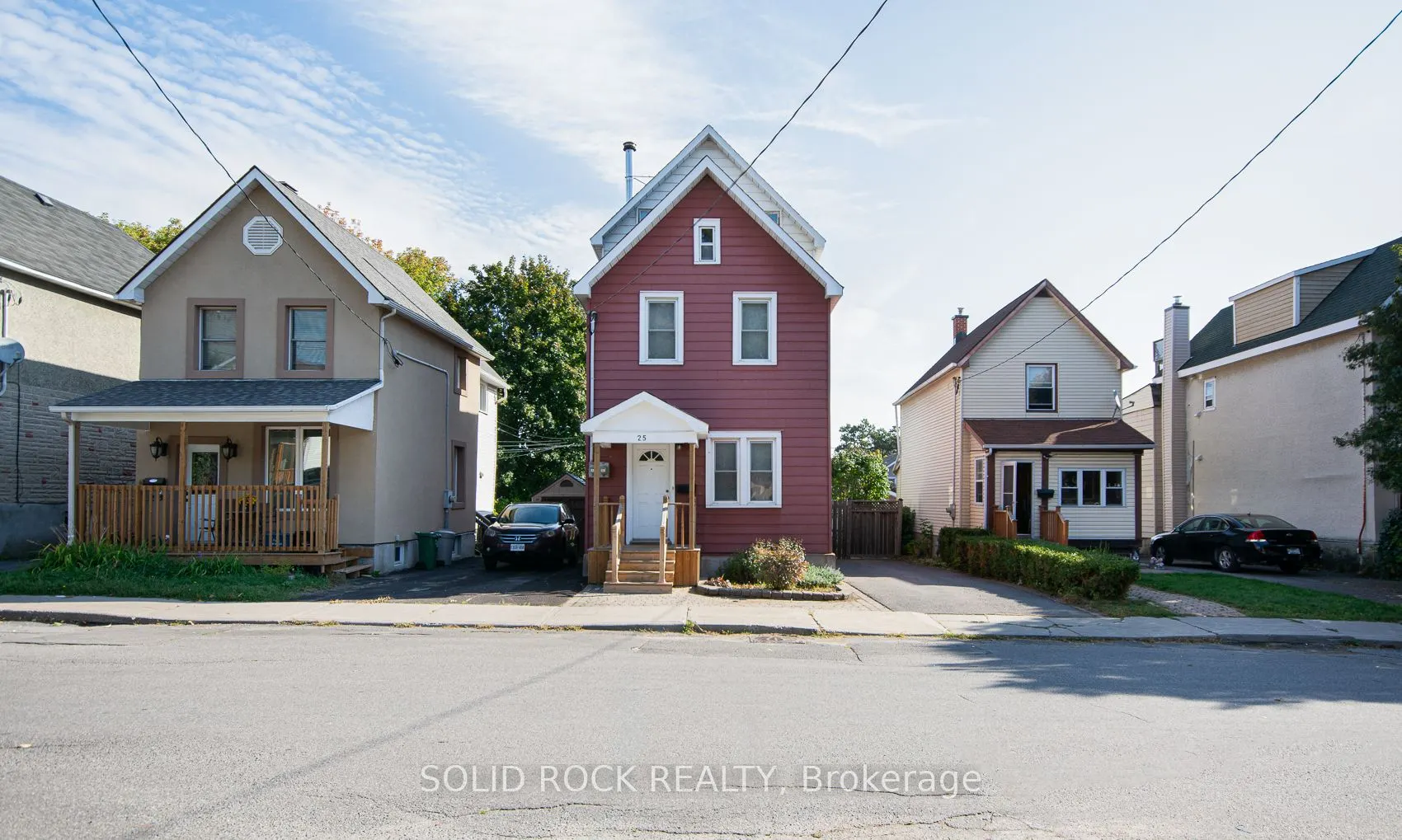 25 Champagne Avenue S