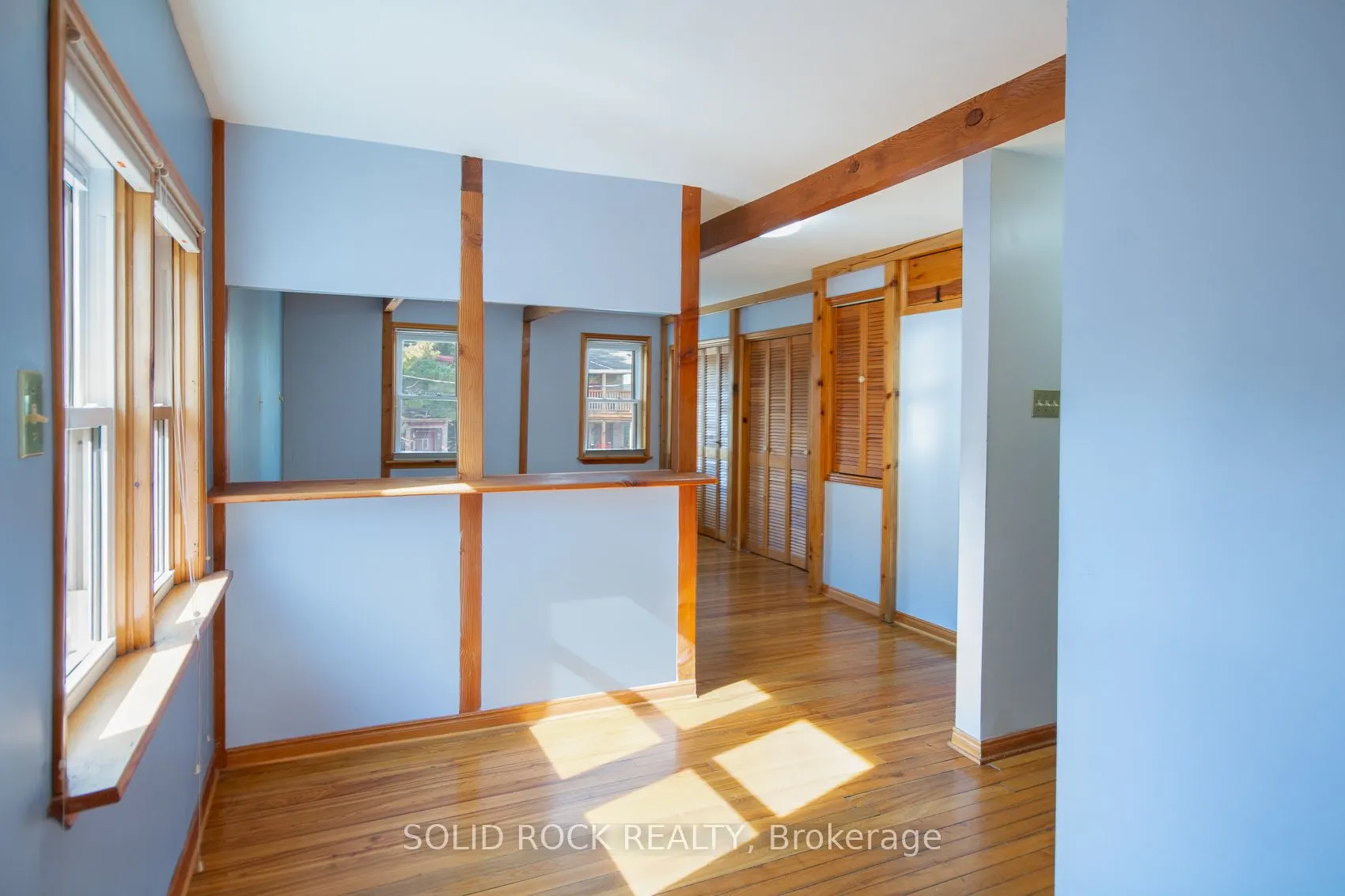 25 Champagne Avenue S
