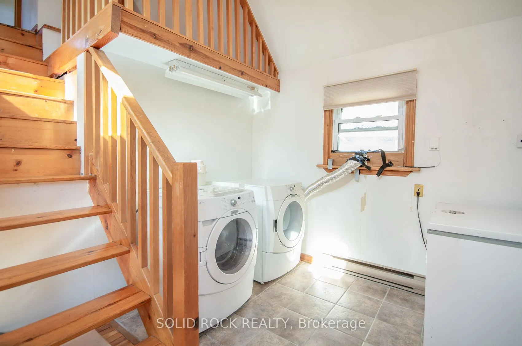 25 Champagne Avenue S