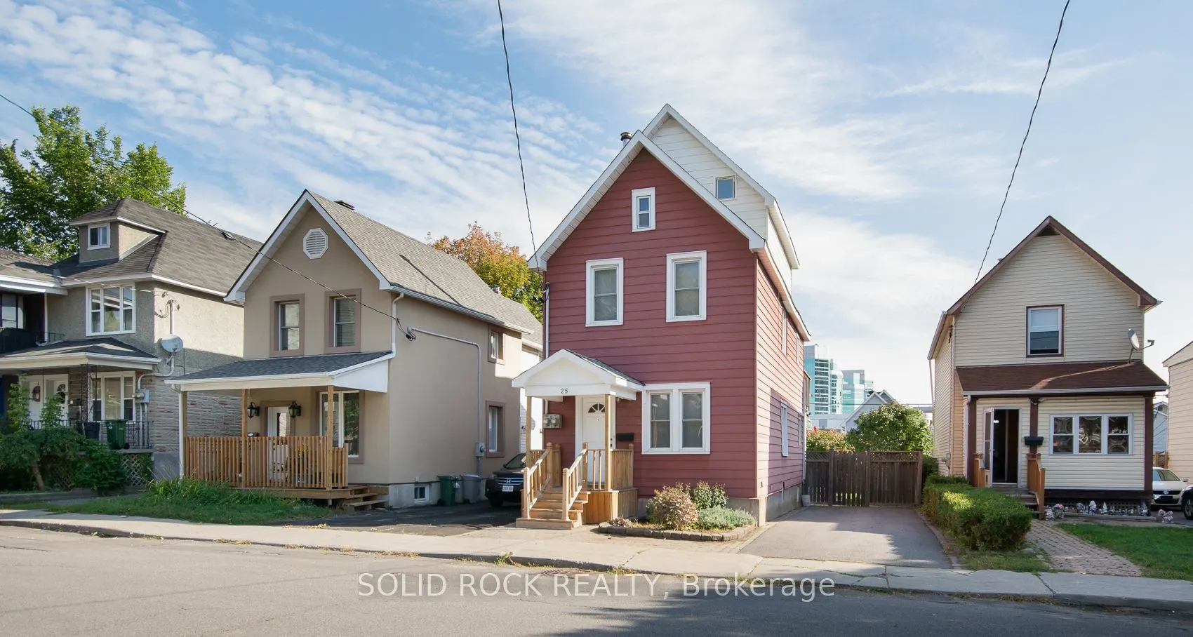 25 Champagne Avenue S