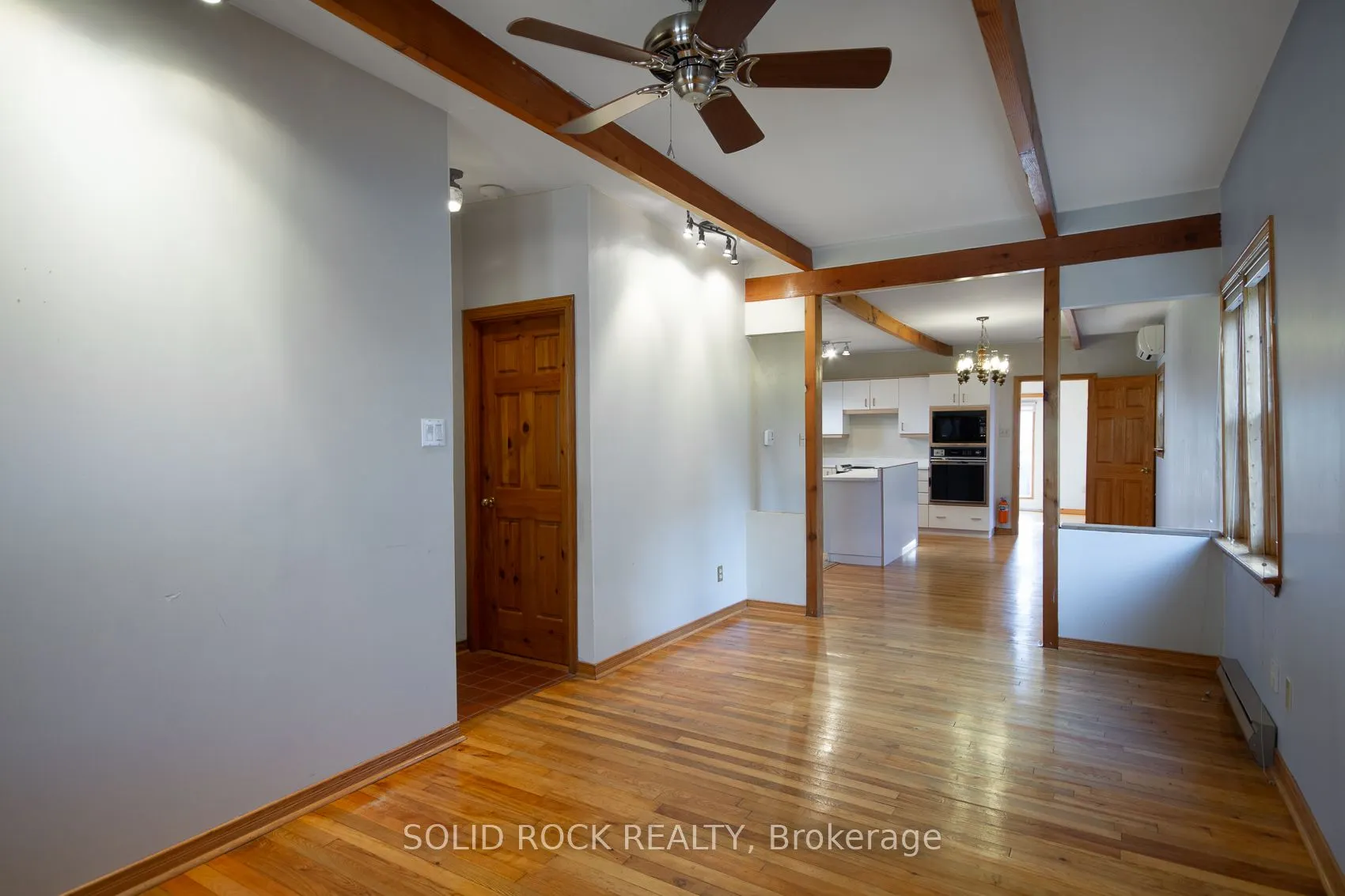 25 Champagne Avenue S