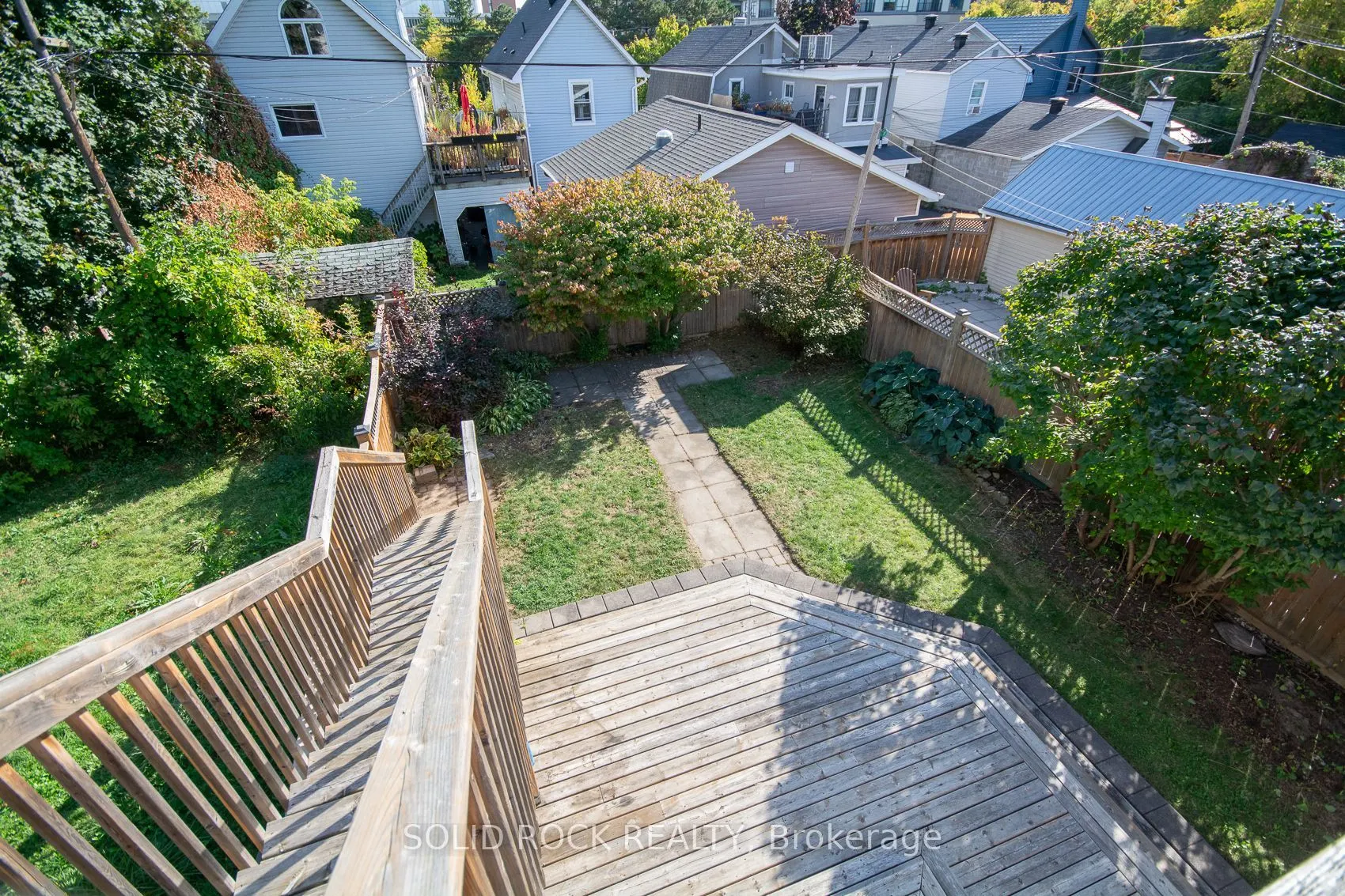 25 Champagne Avenue S