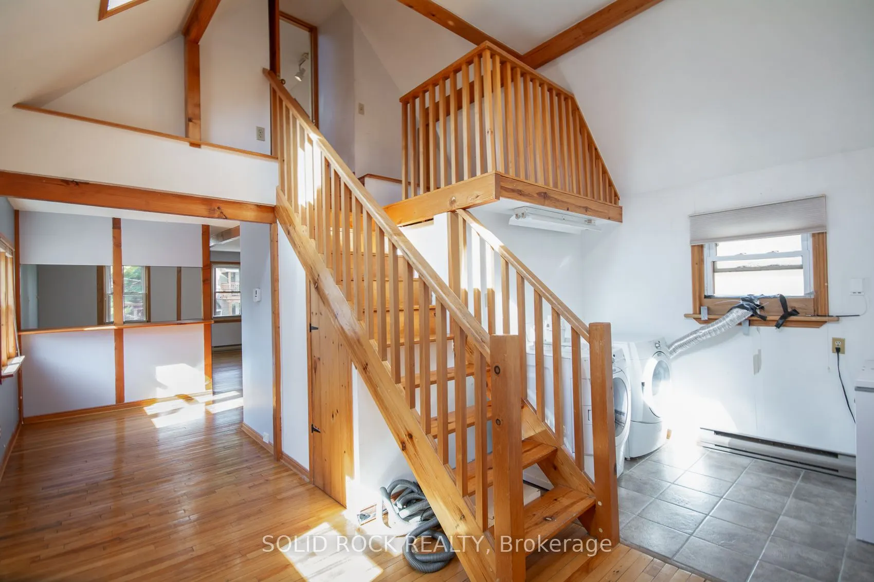 25 Champagne Avenue S