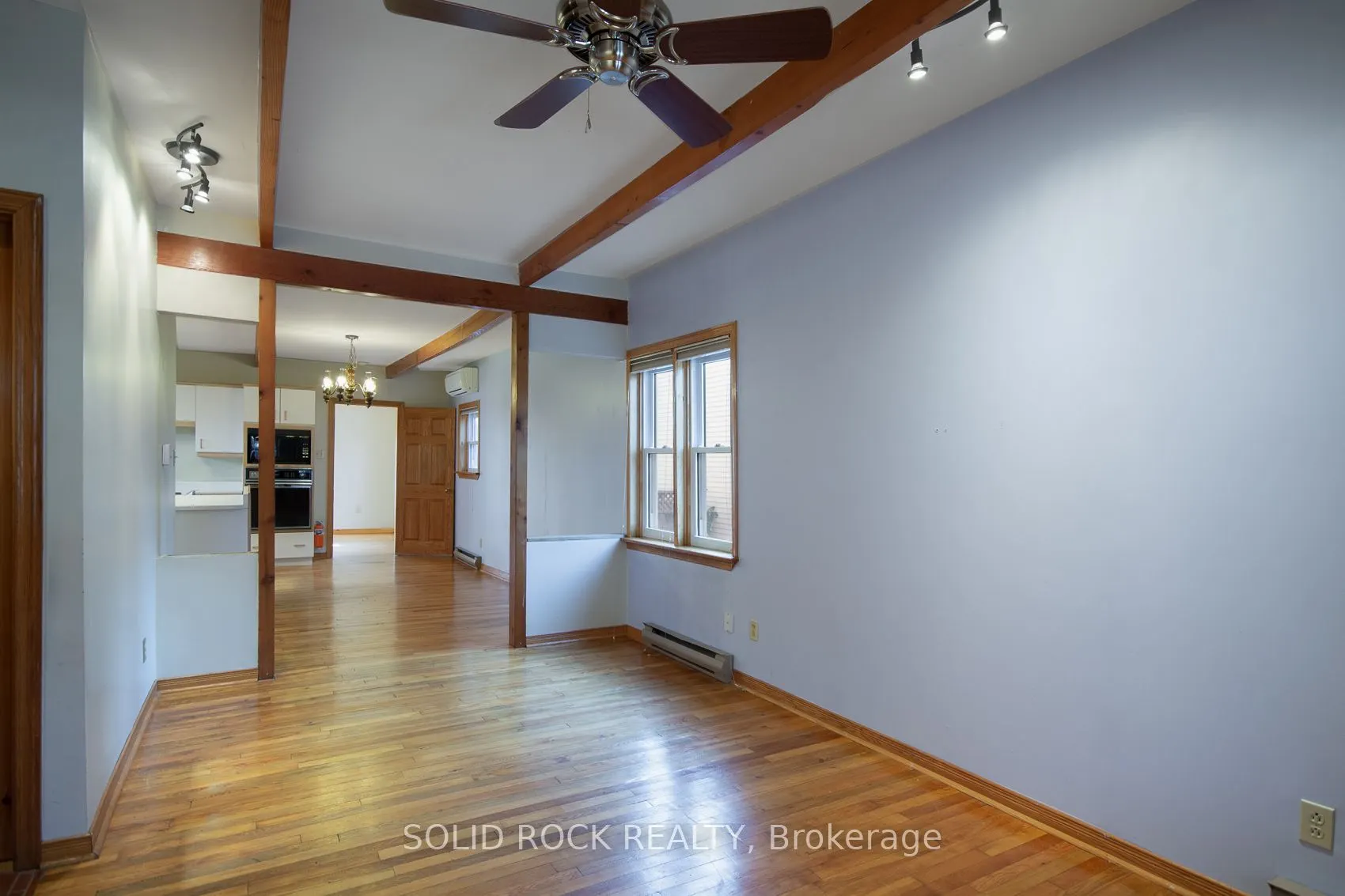 25 Champagne Avenue S
