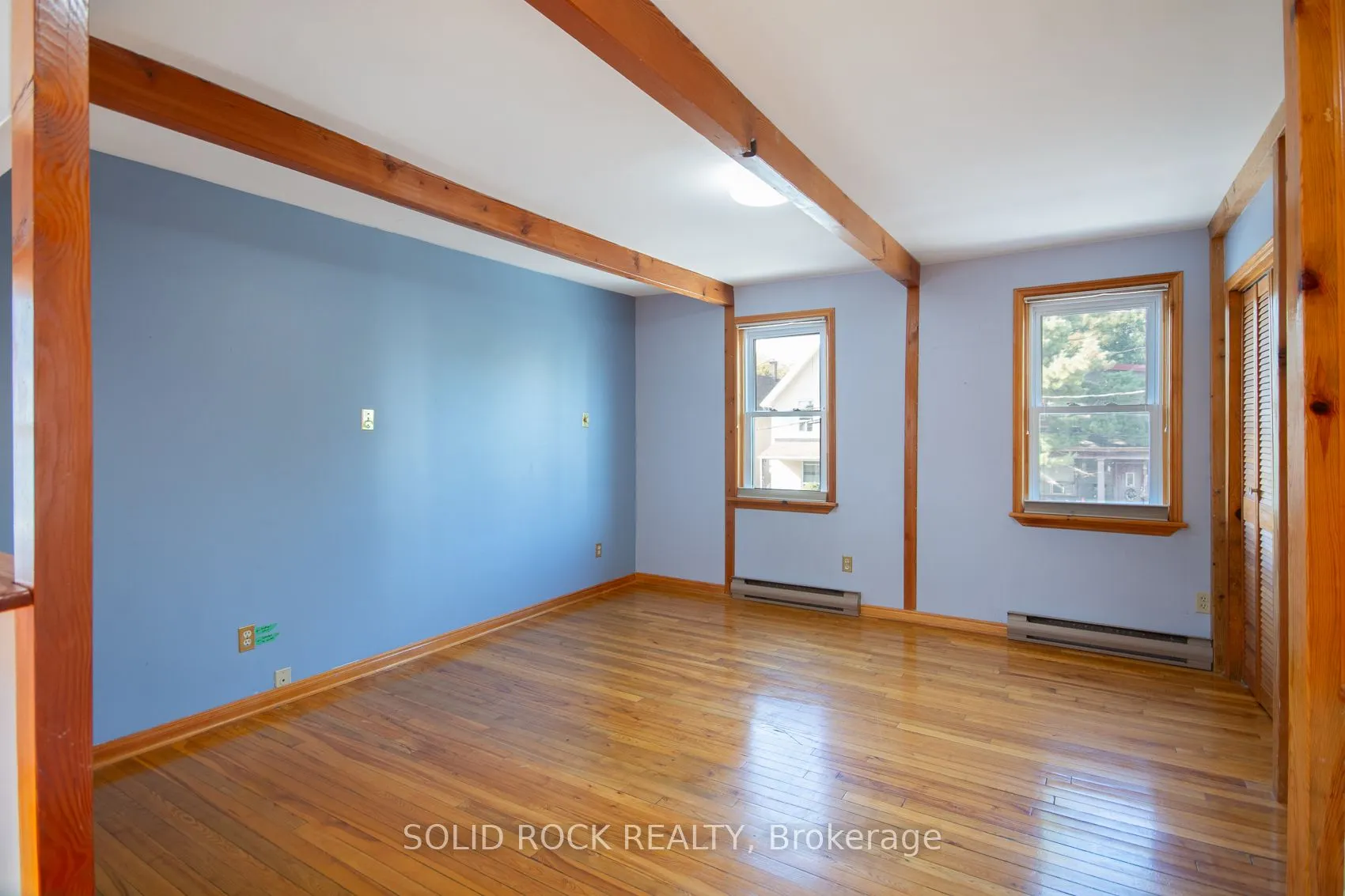 25 Champagne Avenue S