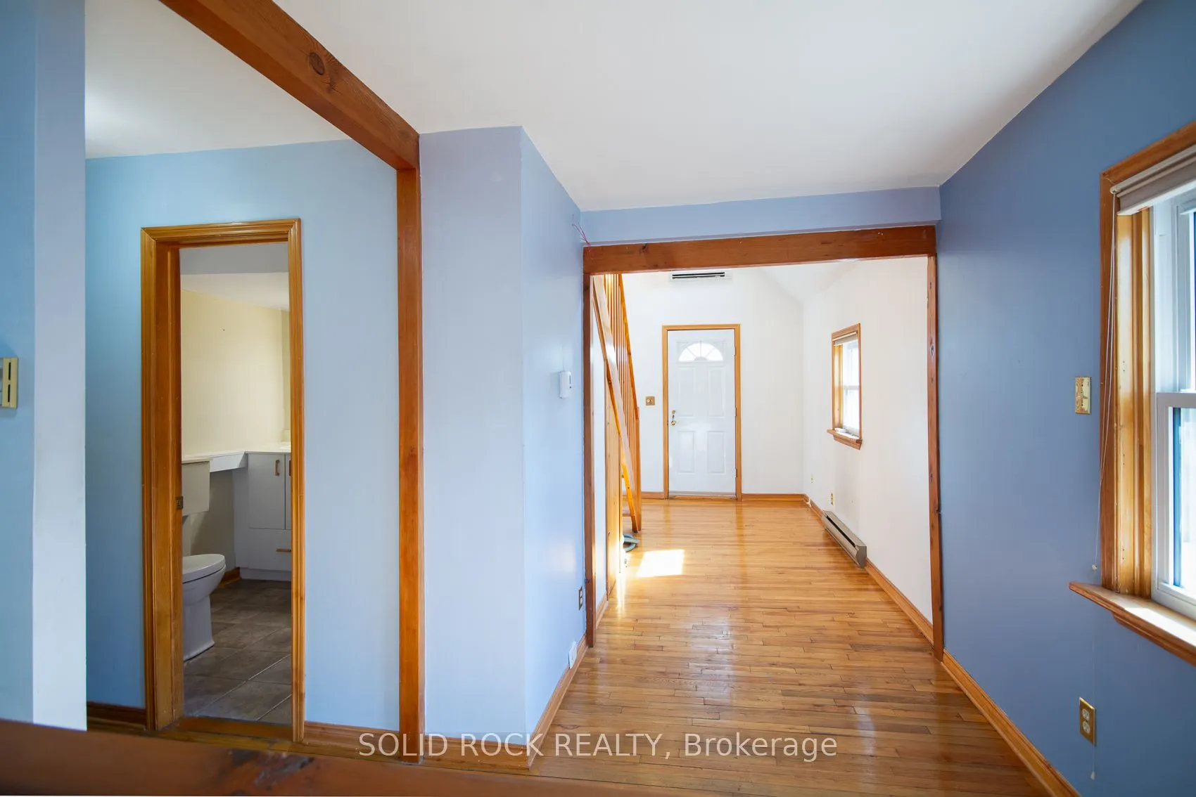 25 Champagne Avenue S