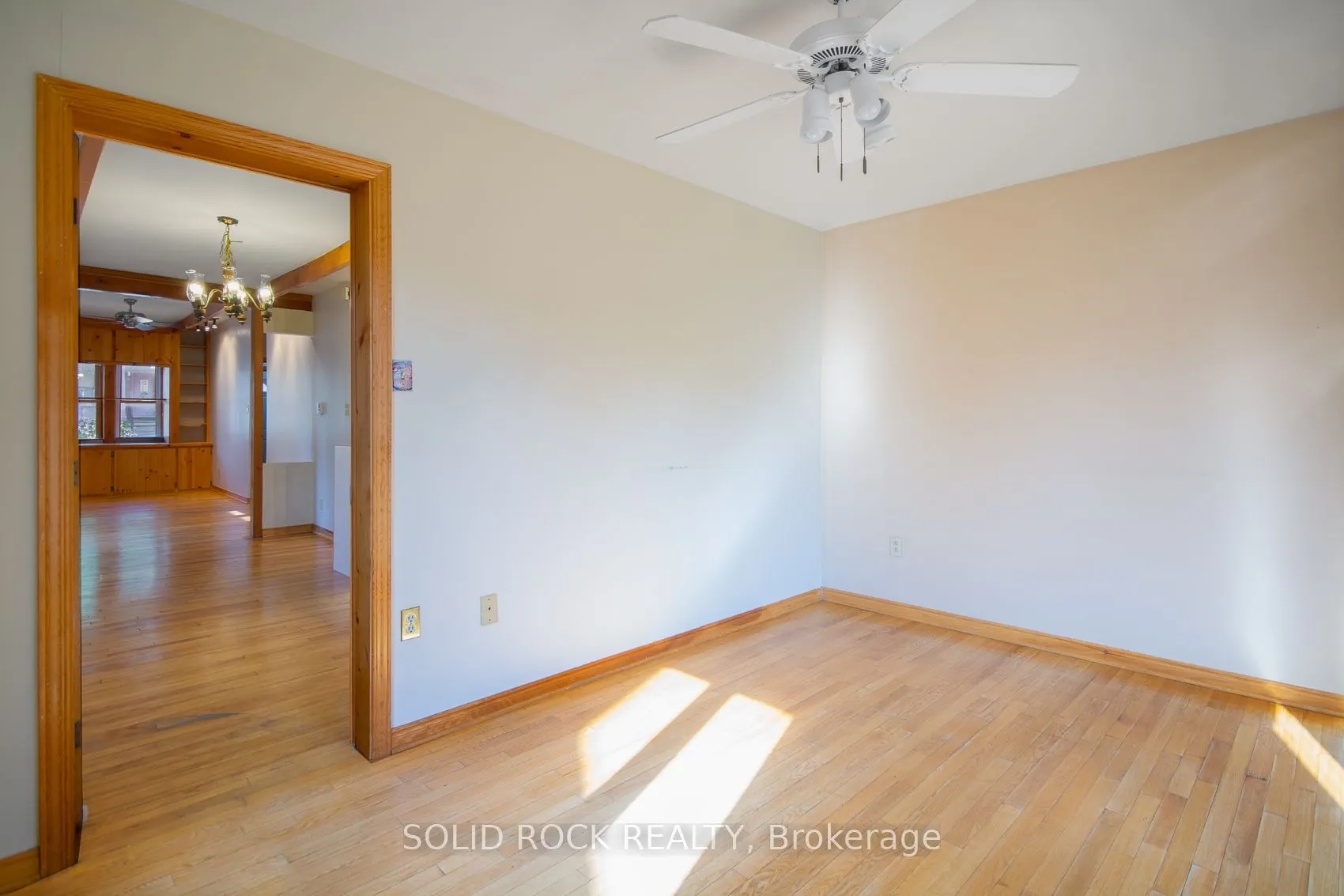 25 Champagne Avenue S