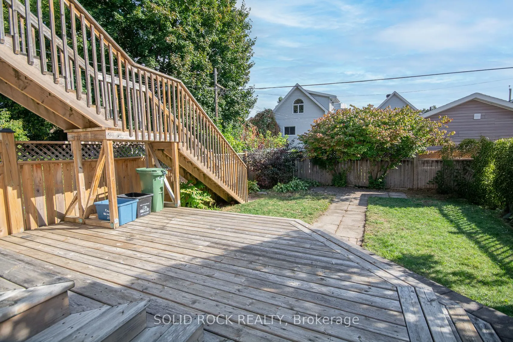 25 Champagne Avenue S