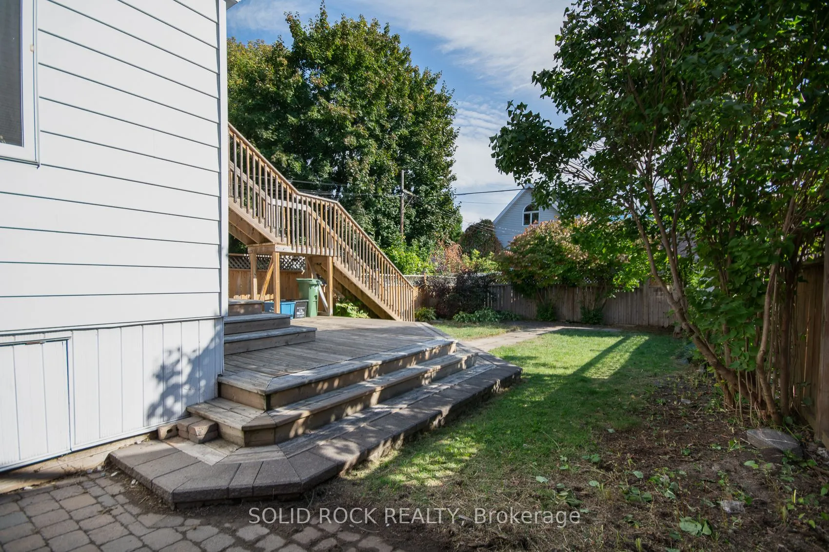 25 Champagne Avenue S