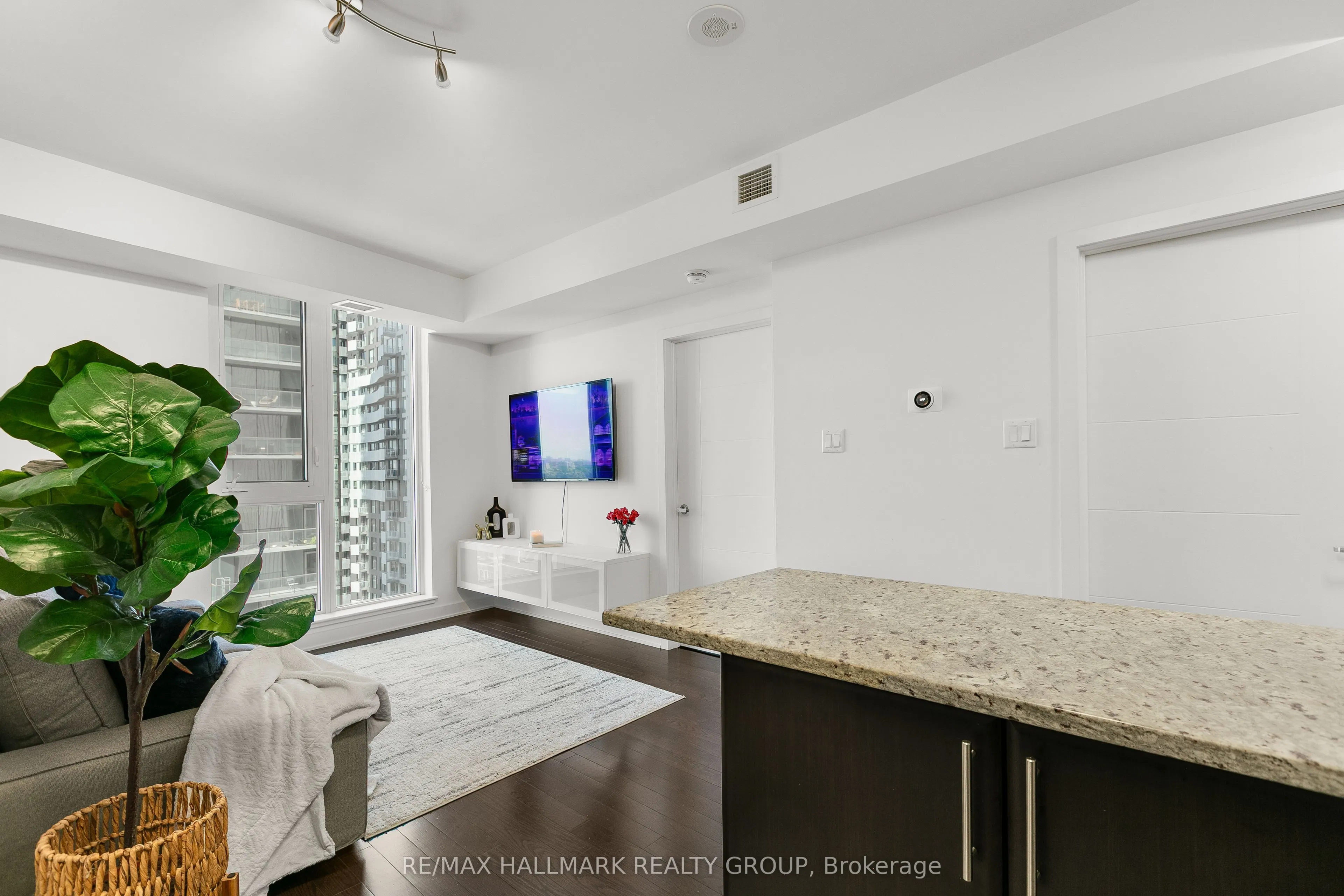 179 Metcalfe Street, #1510