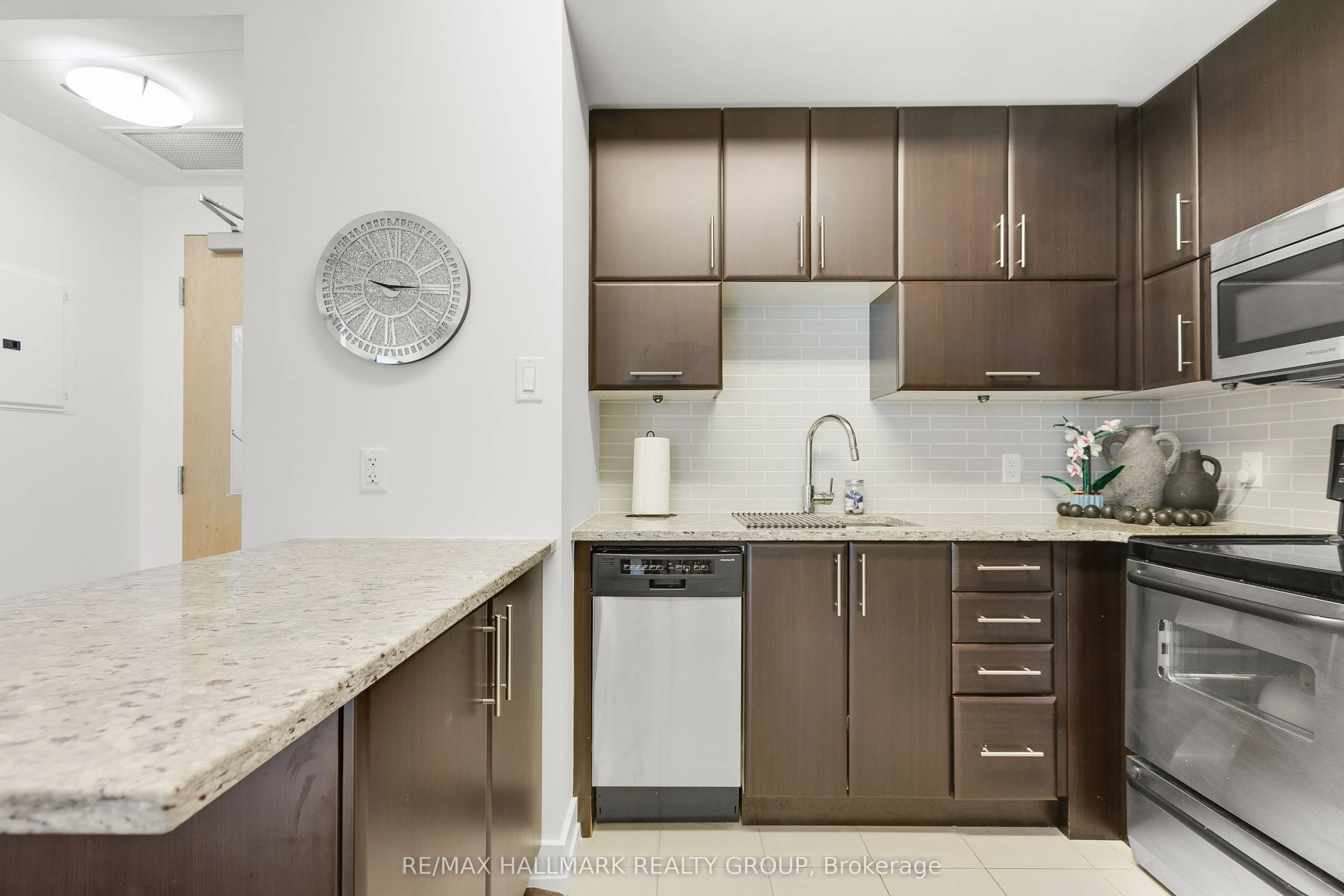 179 Metcalfe Street, #1510