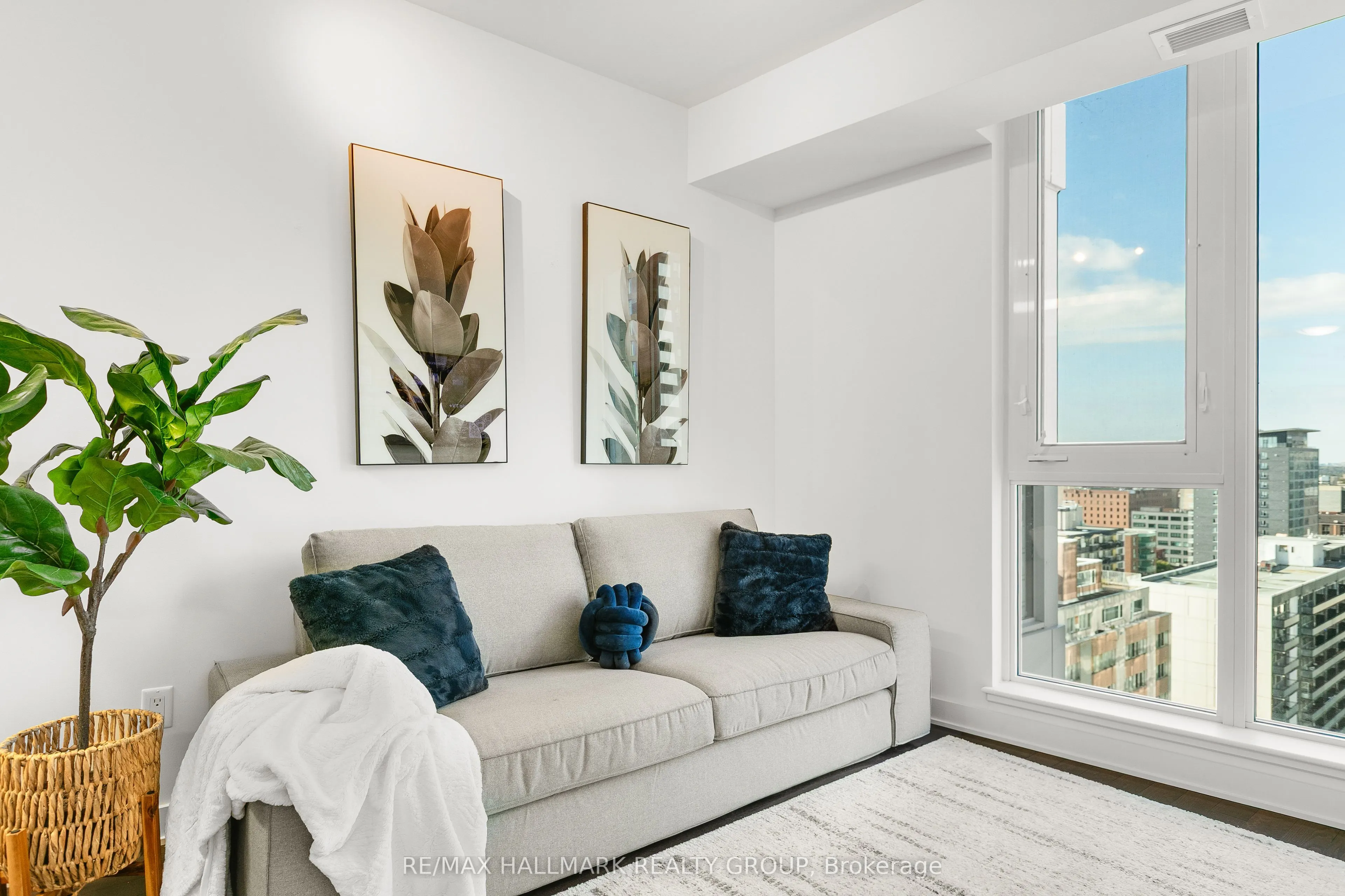 179 Metcalfe Street, #1510