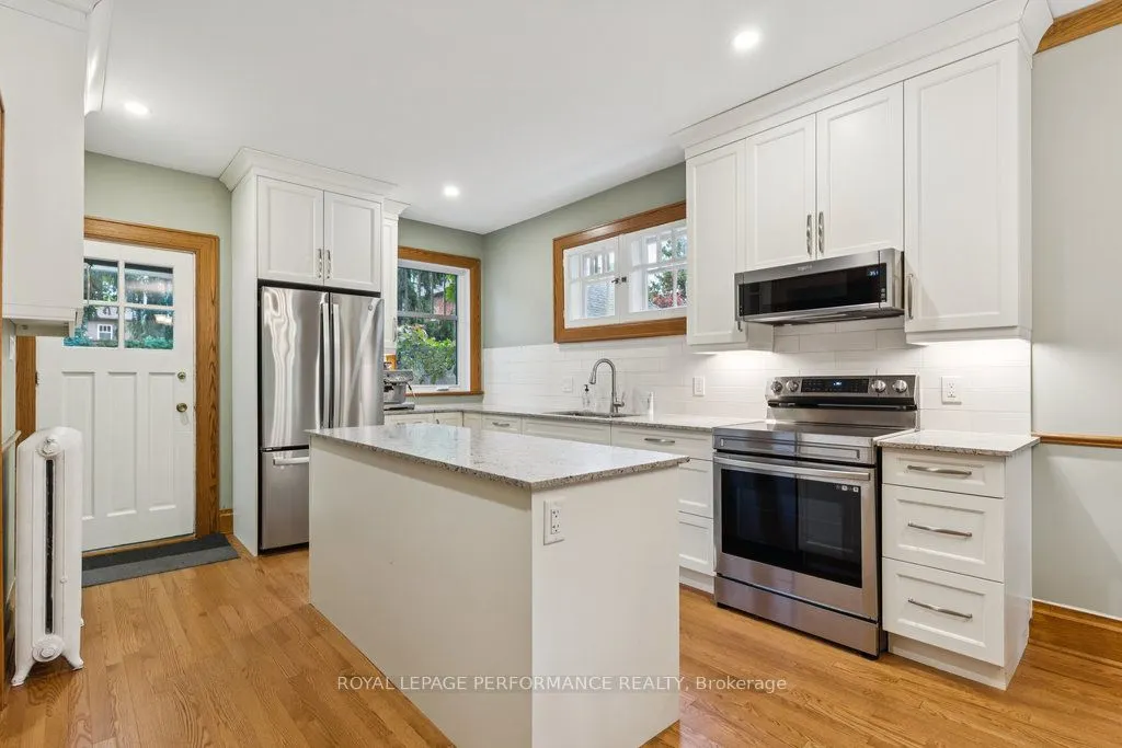 25 Lakeside Avenue