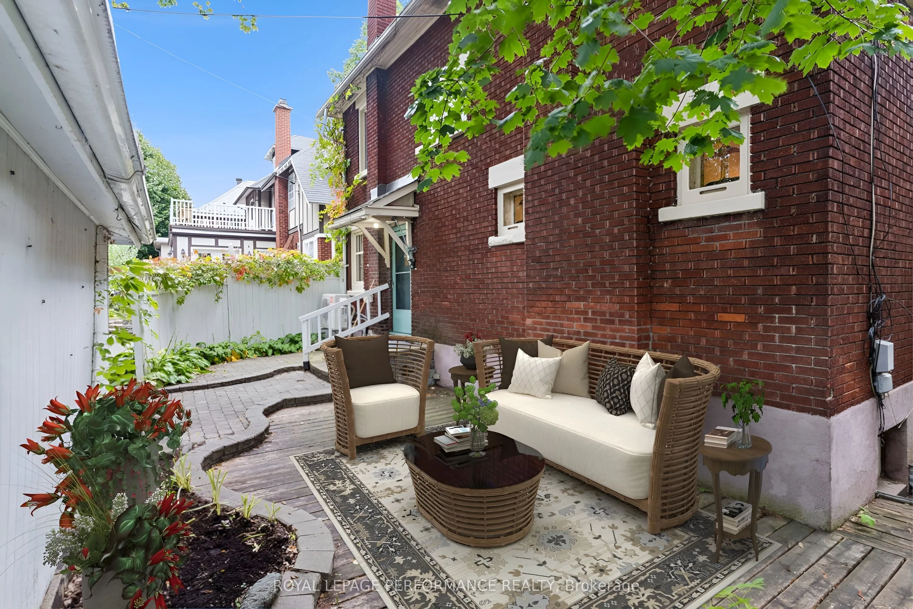 25 Lakeside Avenue