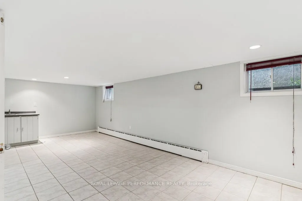 25 Lakeside Avenue