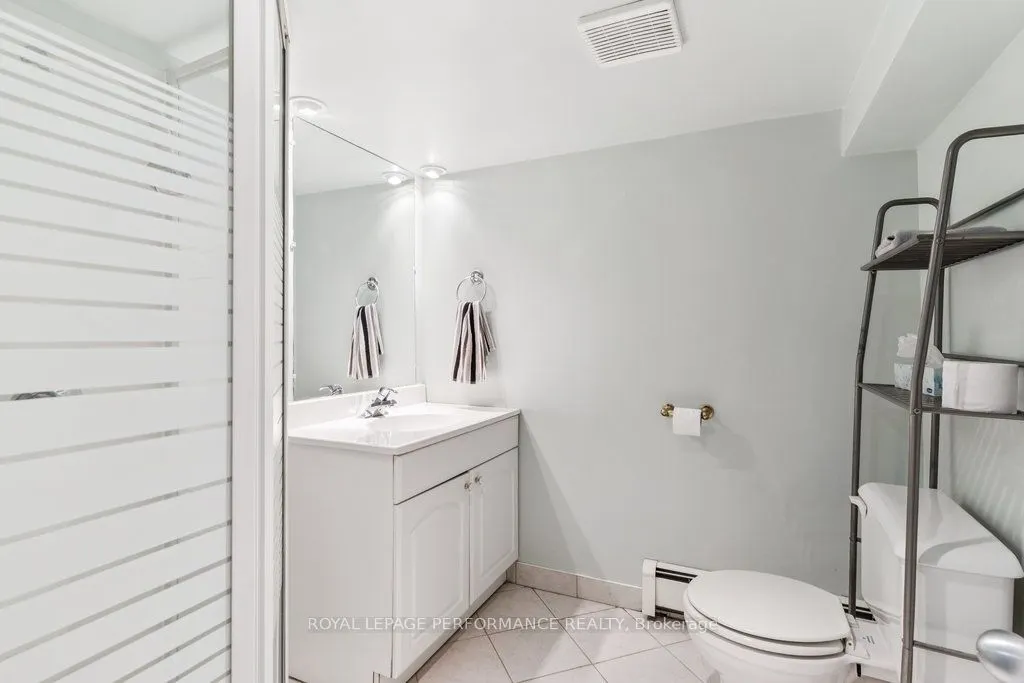25 Lakeside Avenue