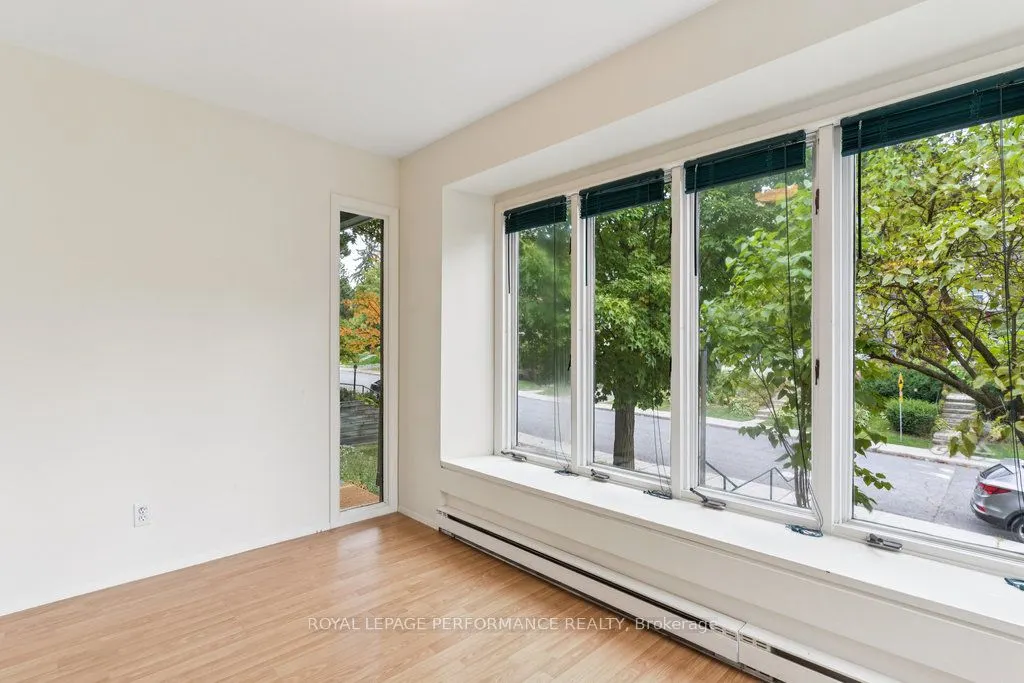 25 Lakeside Avenue