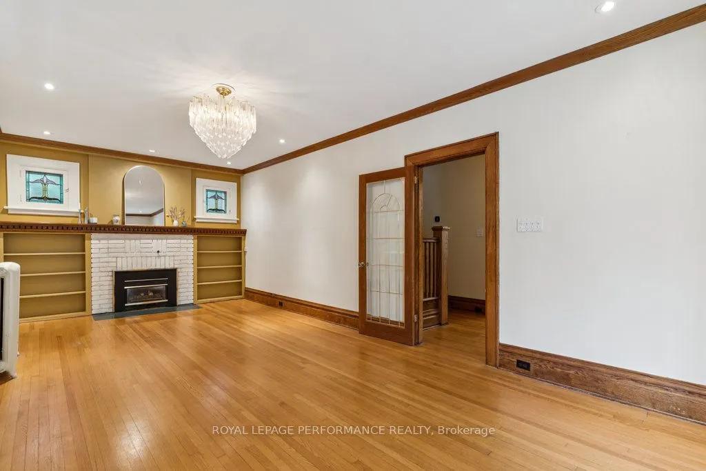 25 Lakeside Avenue
