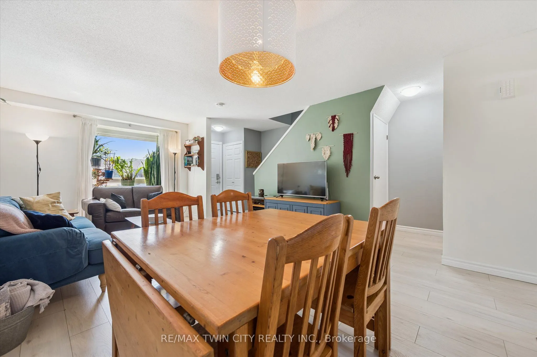 392 Springbank Avenue, #6