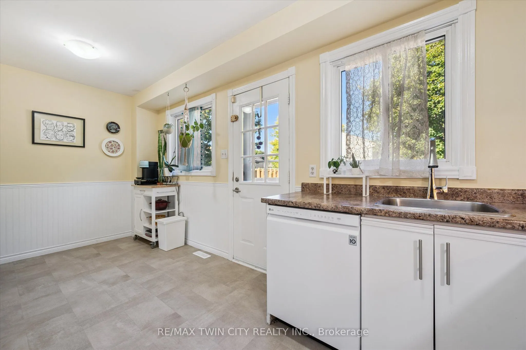 392 Springbank Avenue, #6