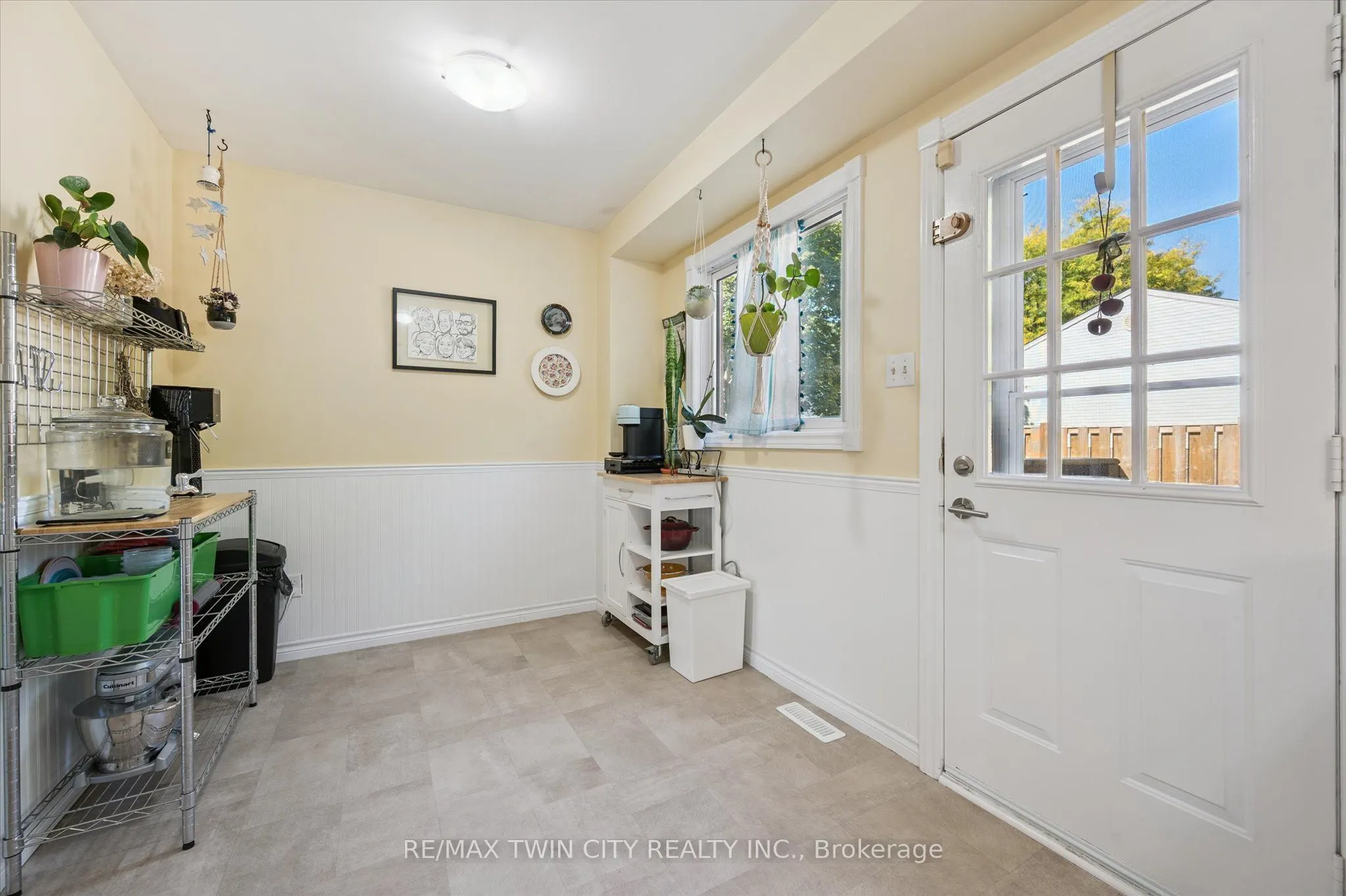 392 Springbank Avenue, #6