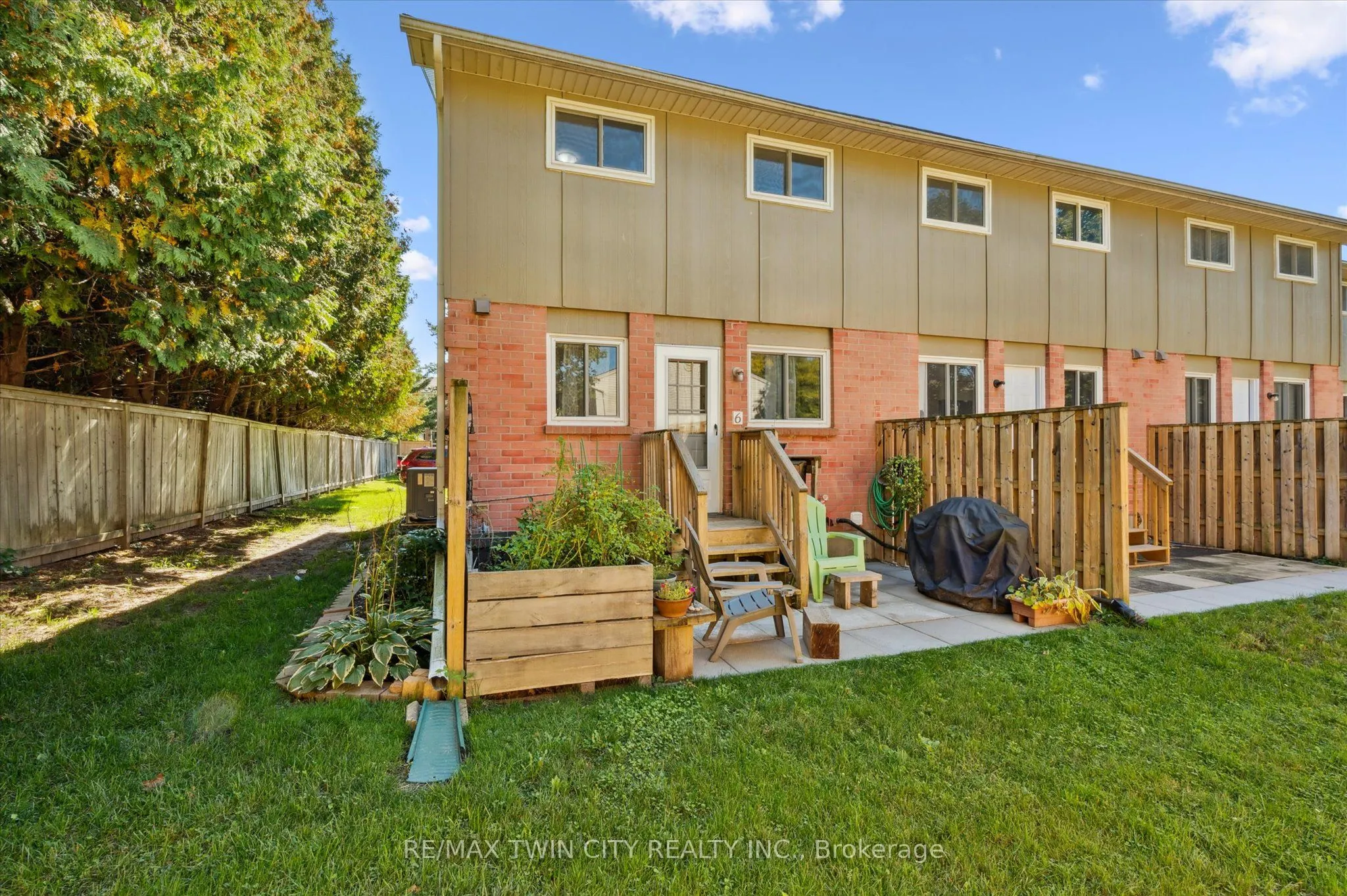 392 Springbank Avenue, #6