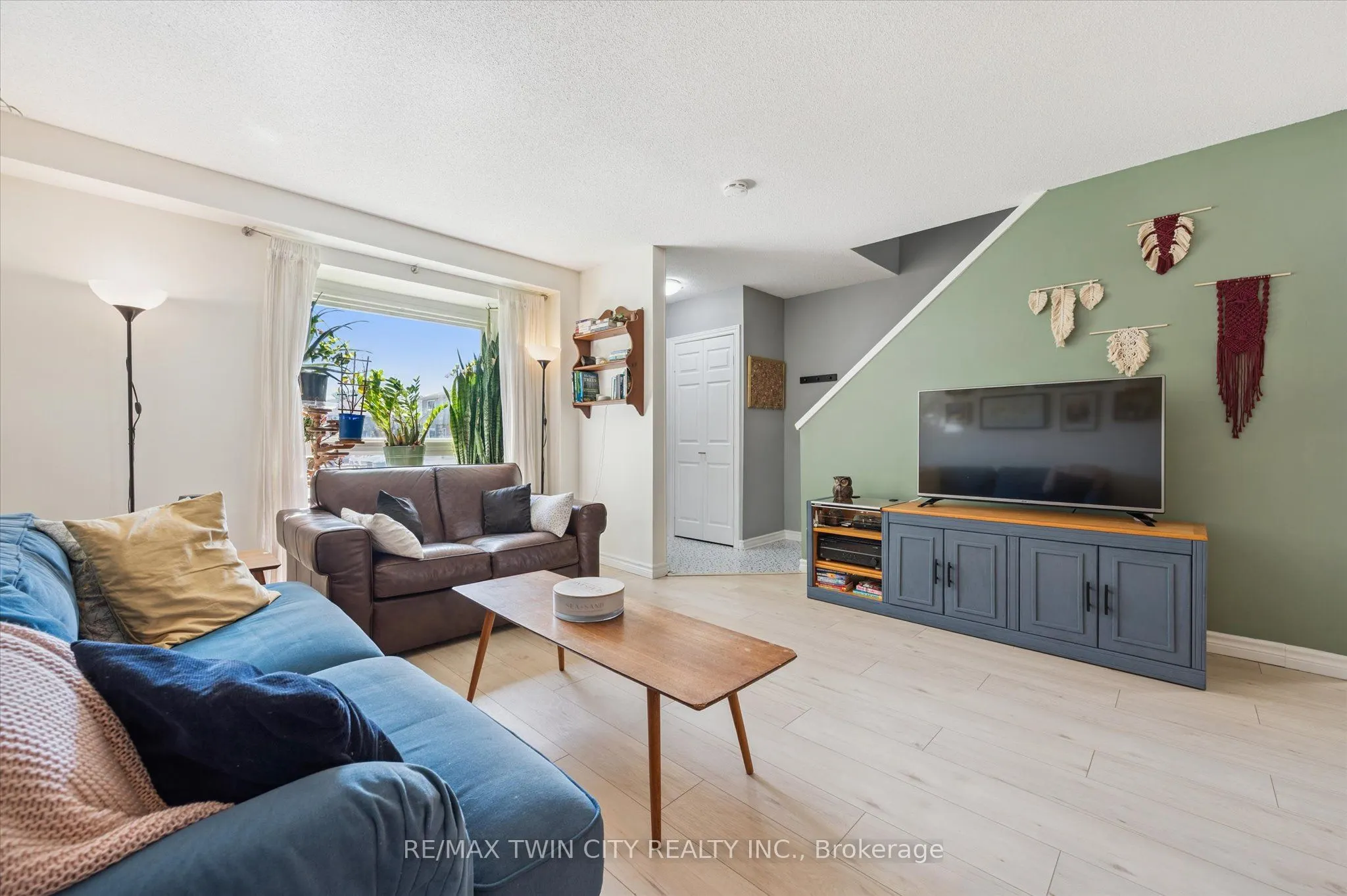 392 Springbank Avenue, #6