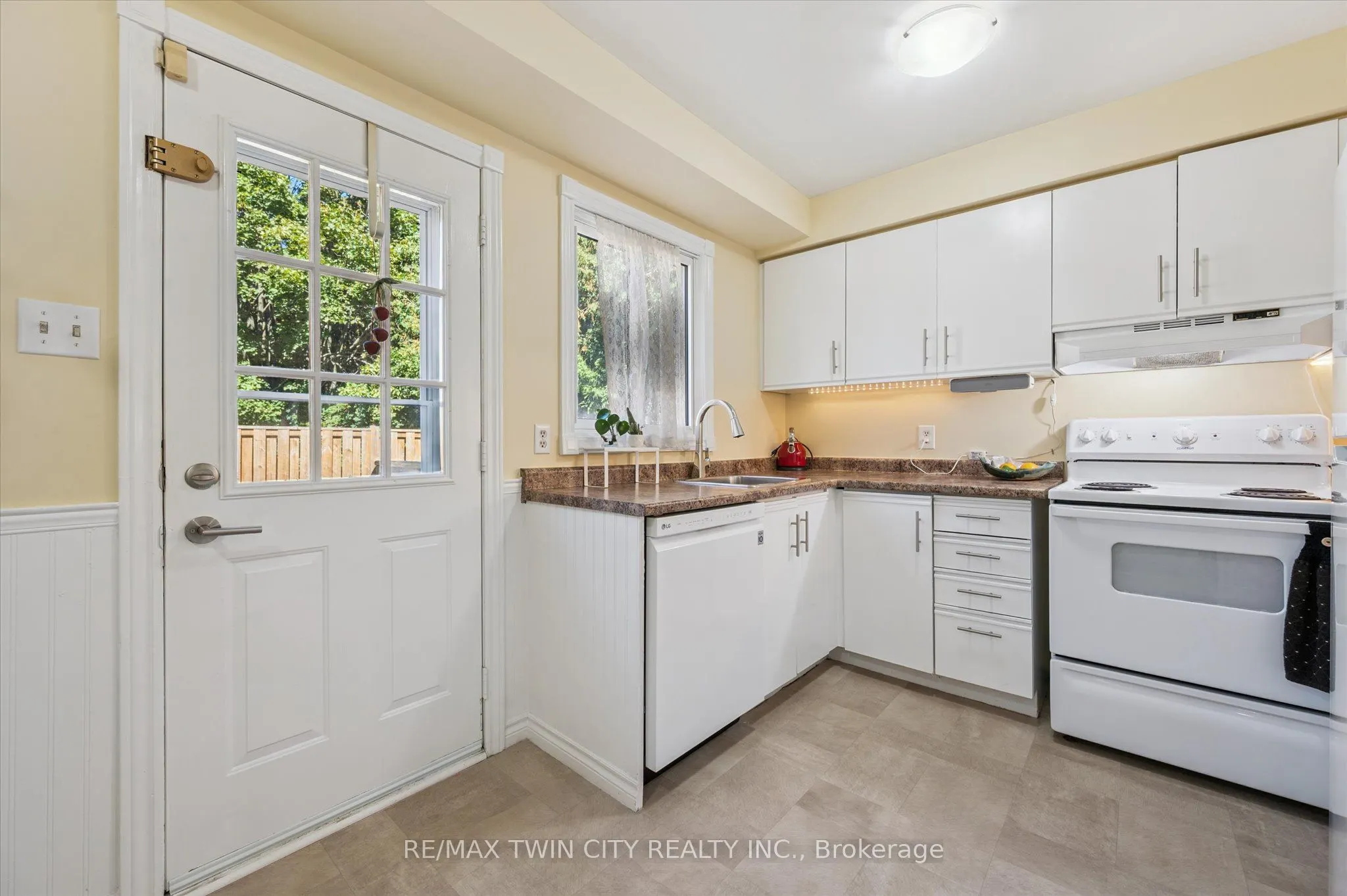 392 Springbank Avenue, #6