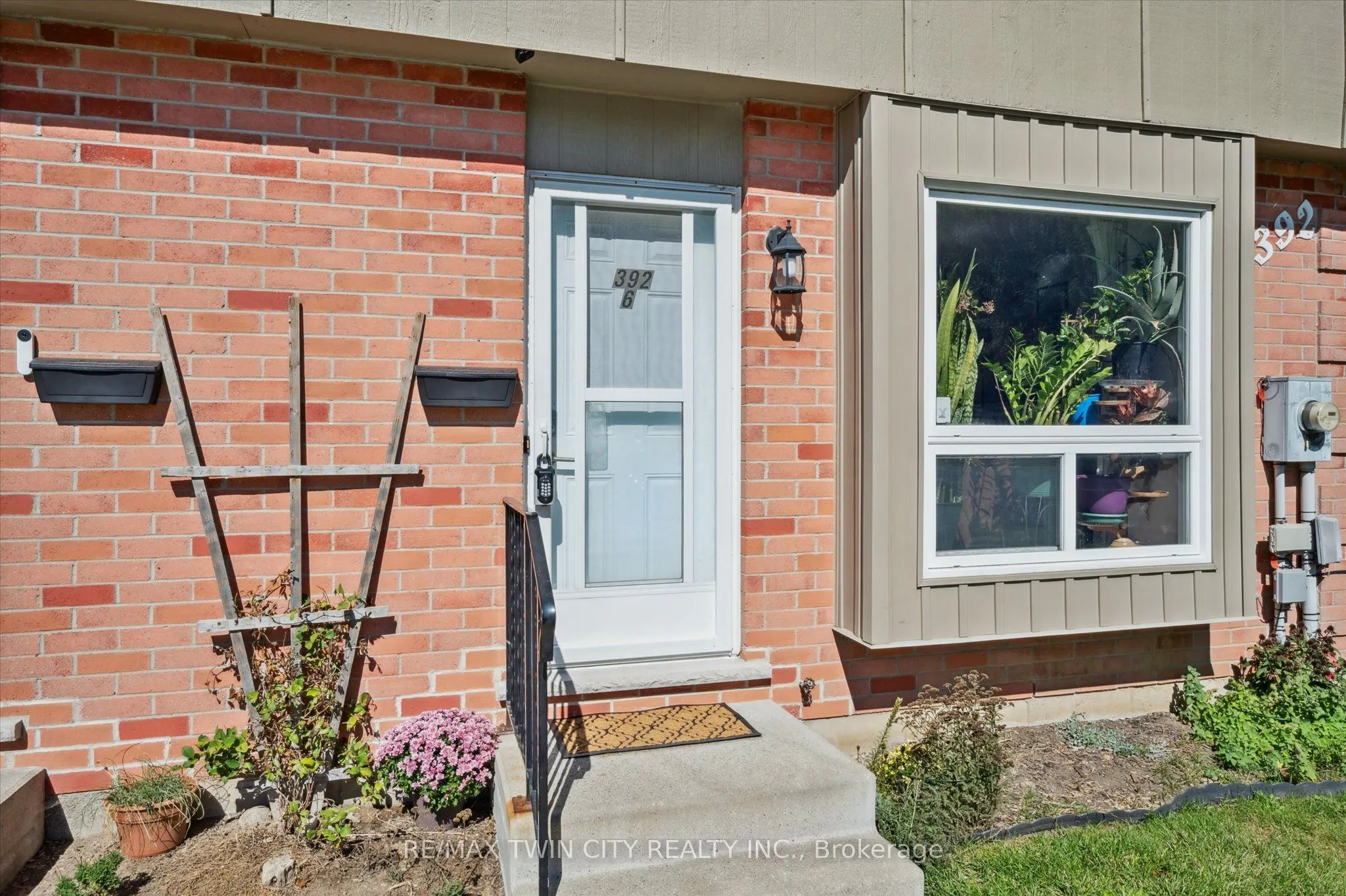 392 Springbank Avenue, #6