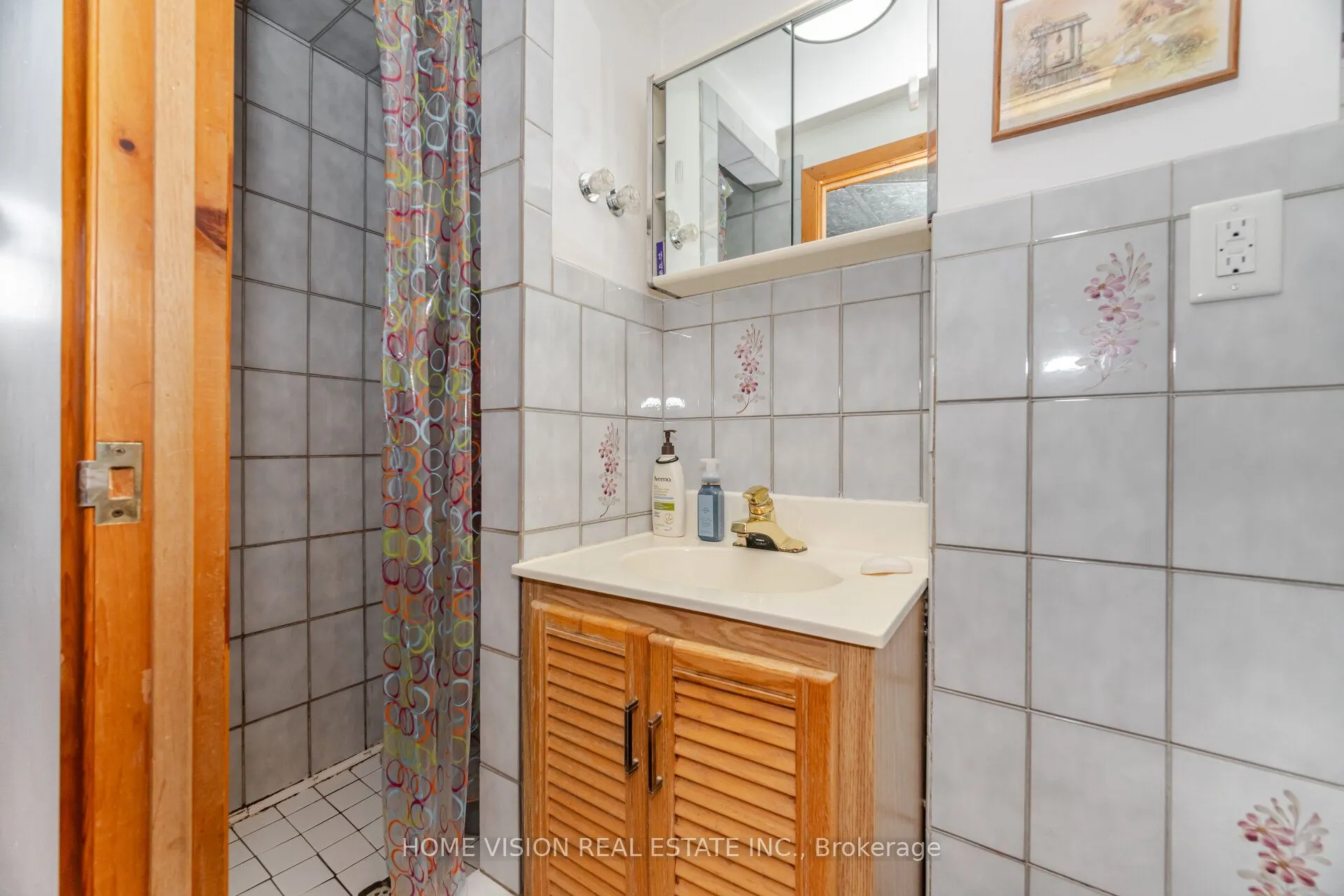 15 Adair Avenue N