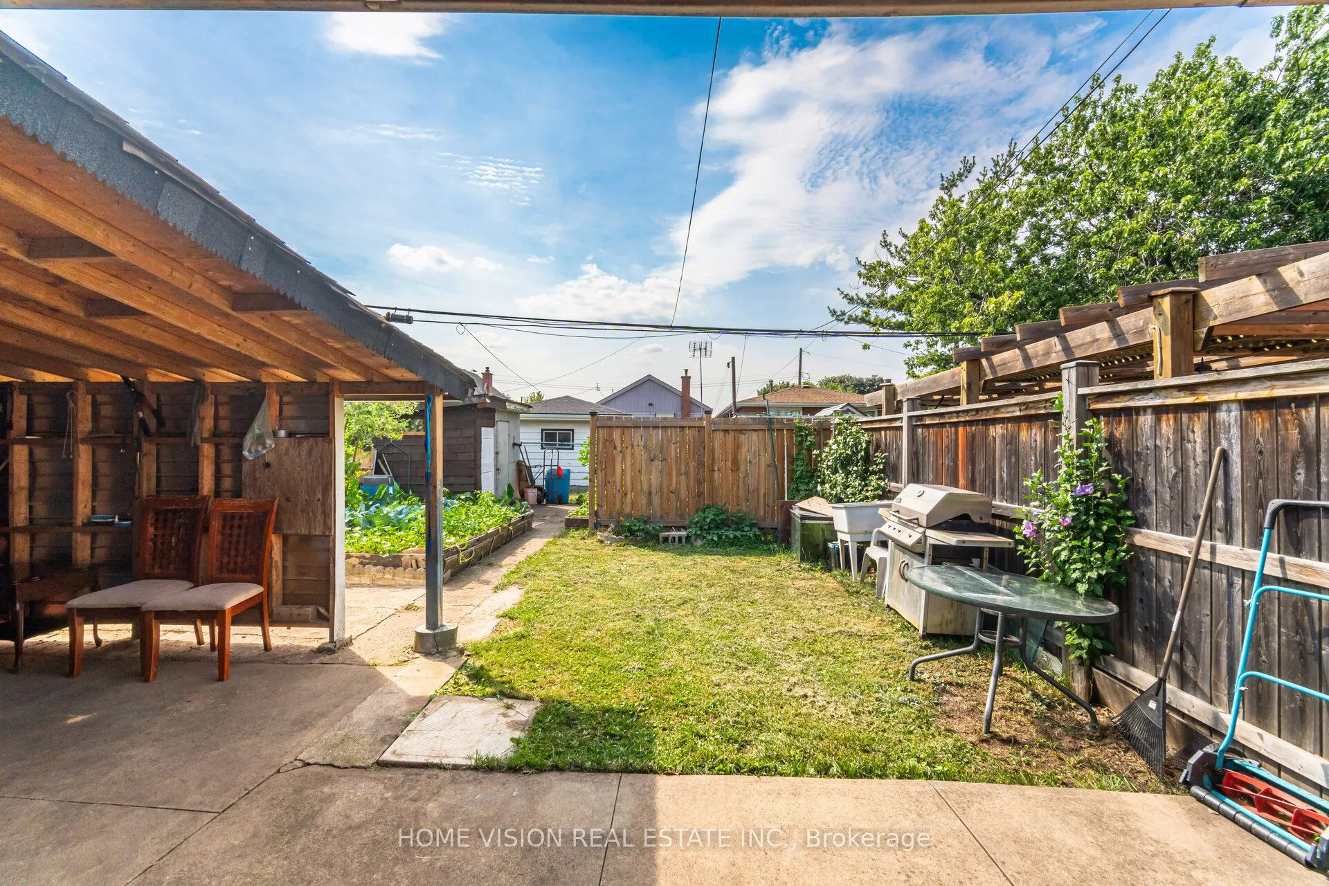 15 Adair Avenue N