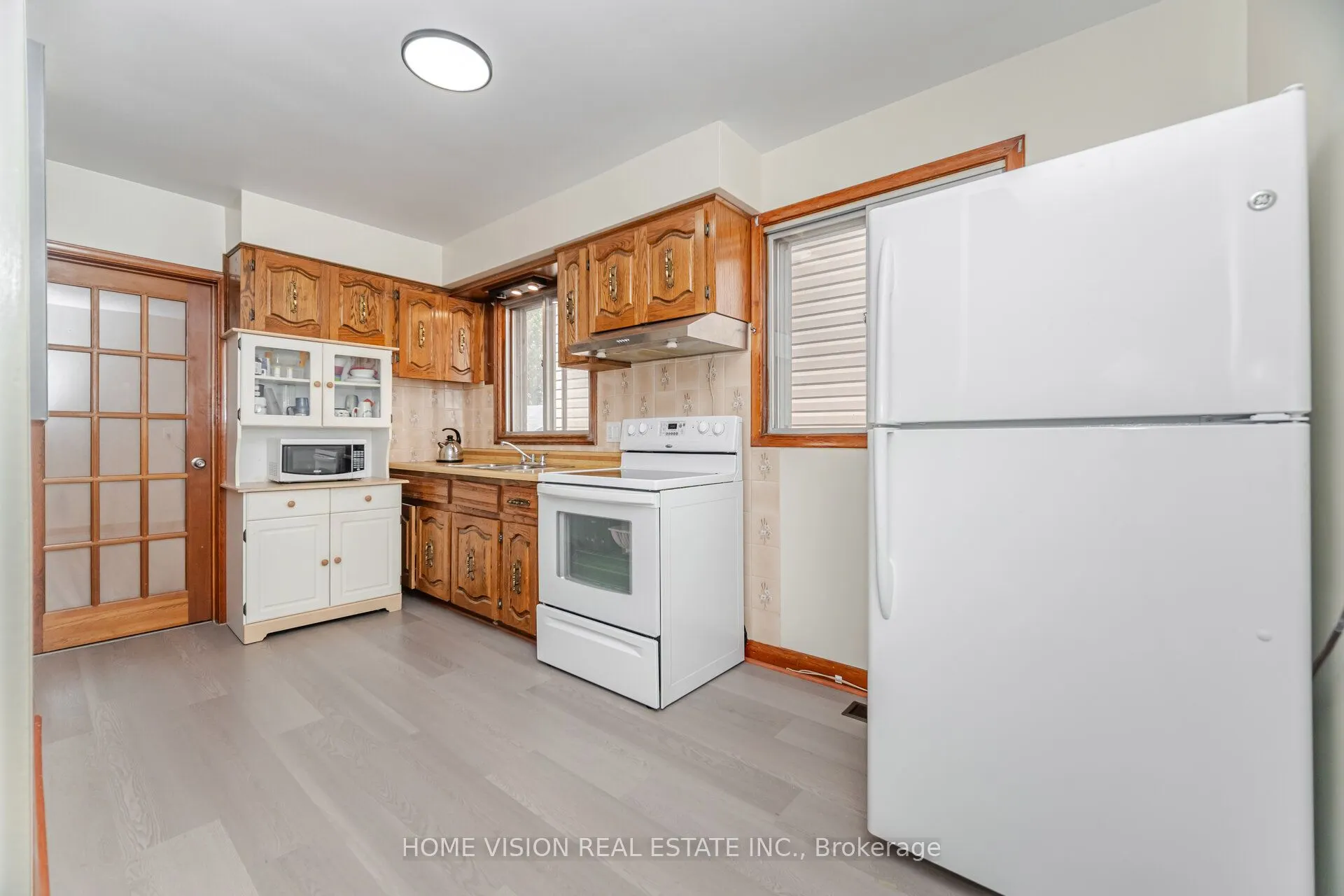 15 Adair Avenue N