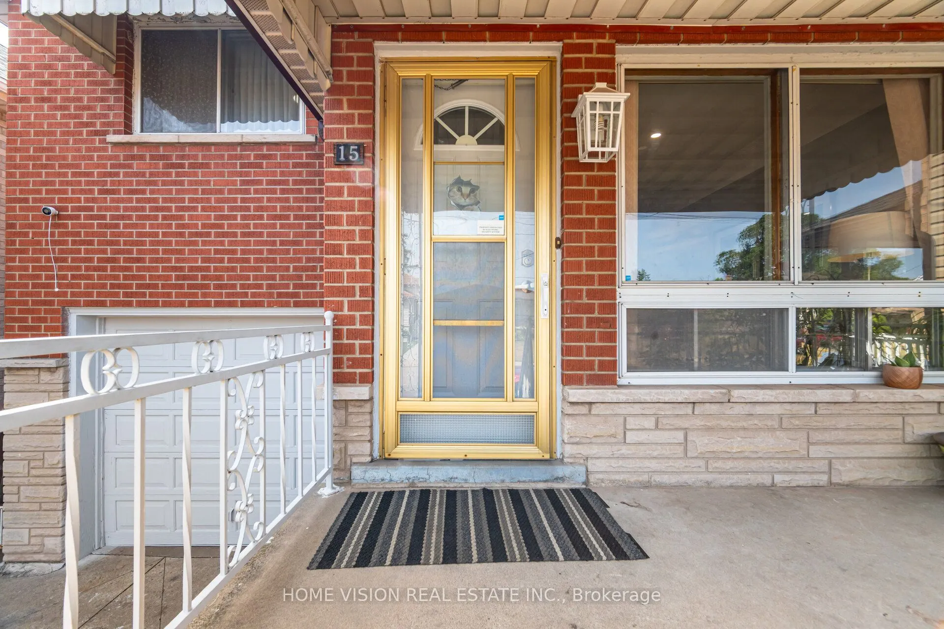 15 Adair Avenue N
