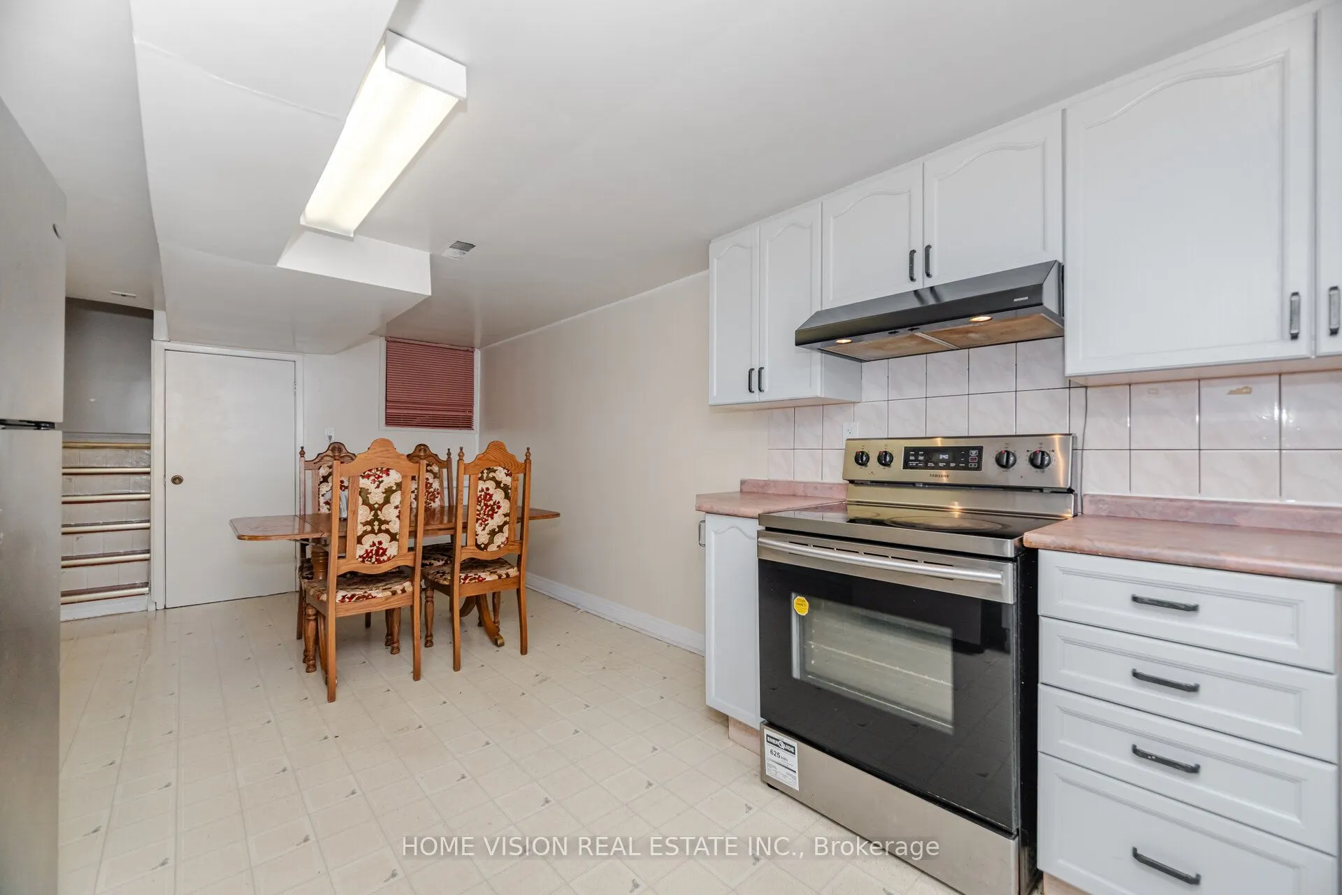 15 Adair Avenue N