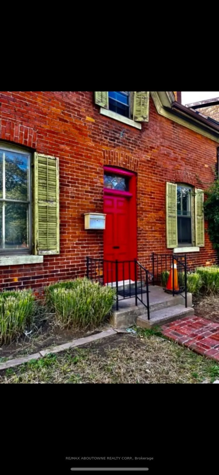 70 Wellington Street S