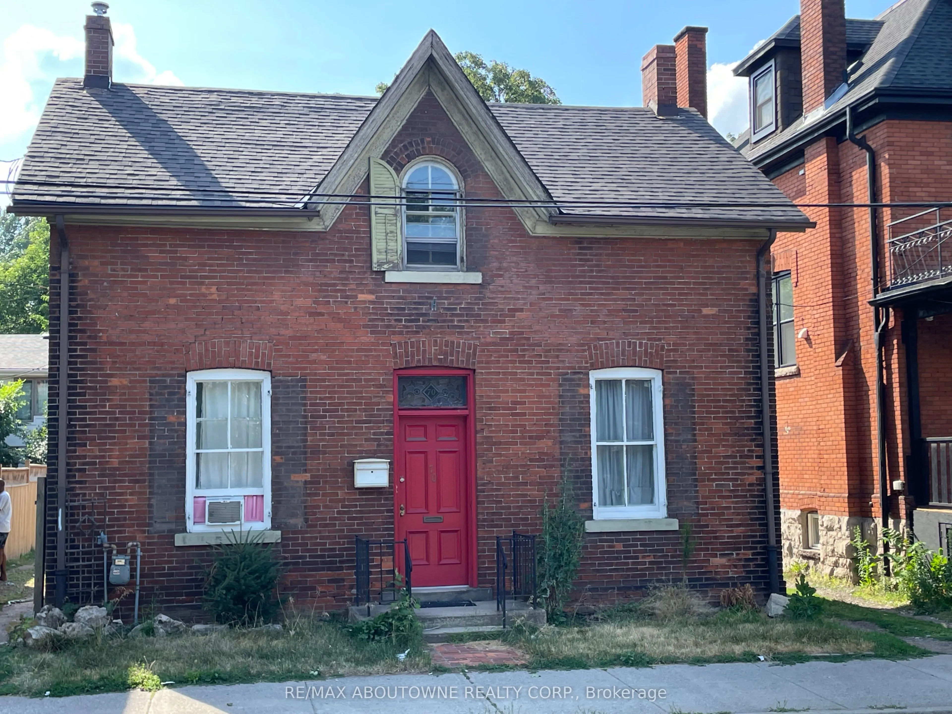 70 Wellington Street S