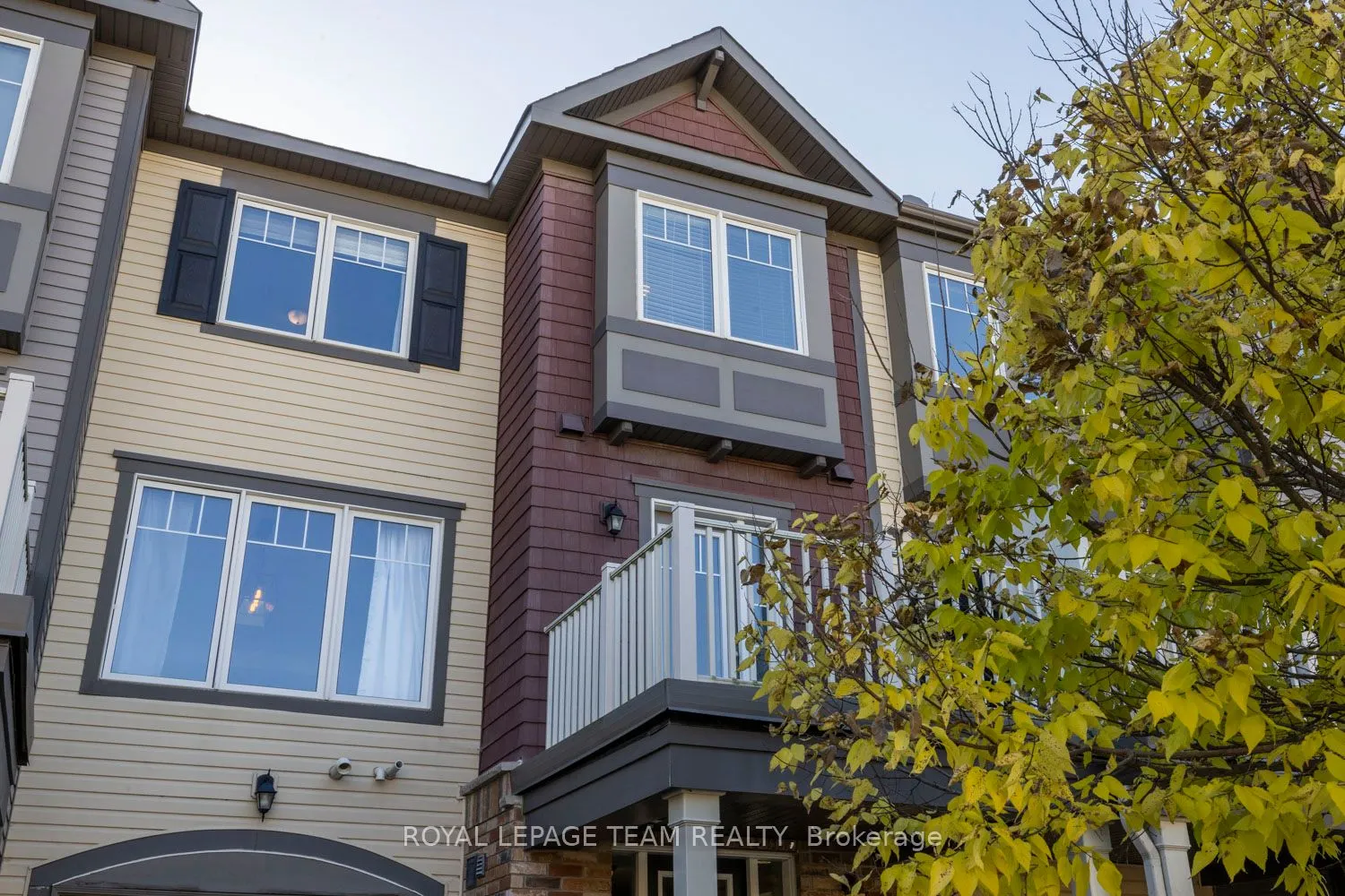 552 FOXLIGHT Circle