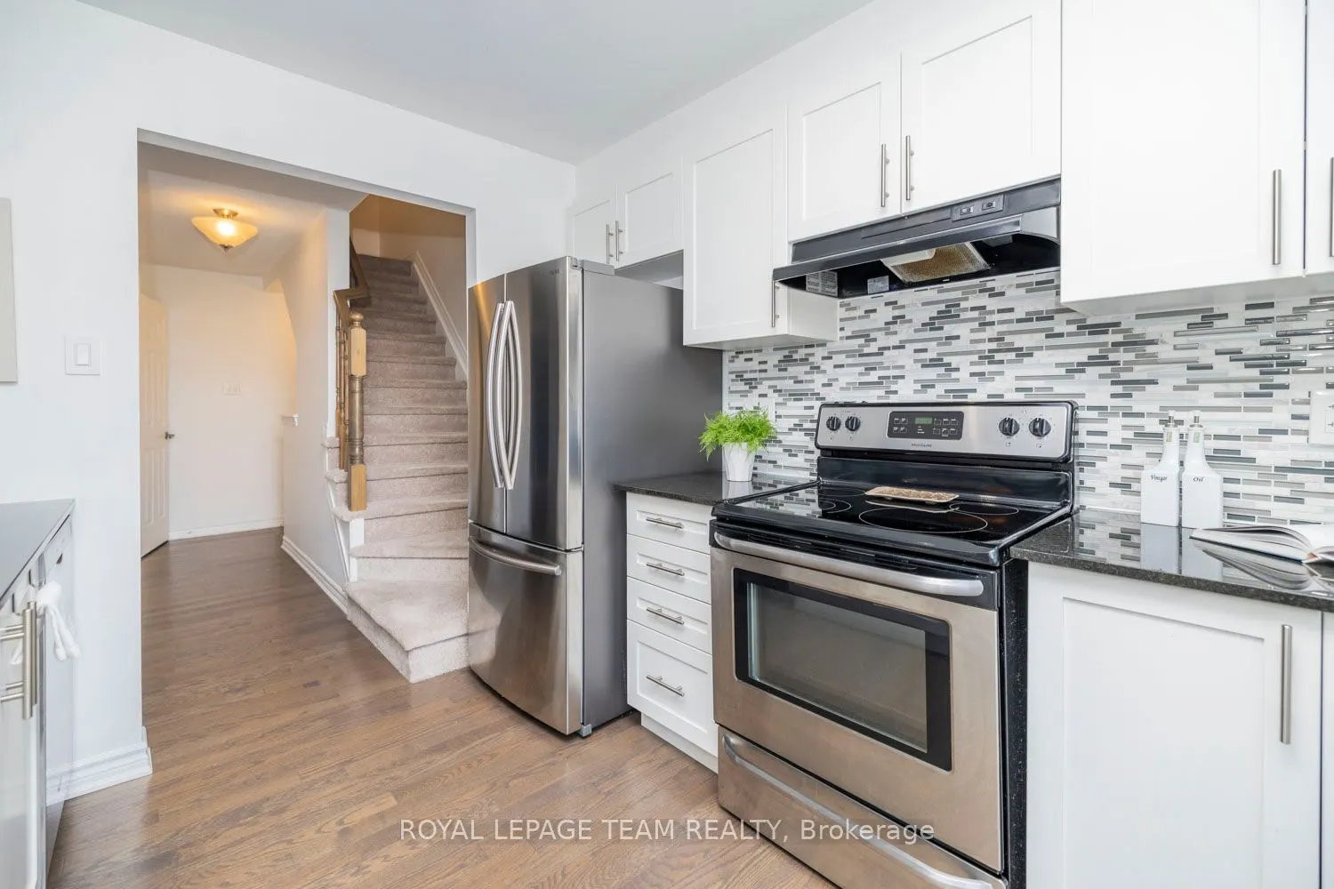 552 FOXLIGHT Circle