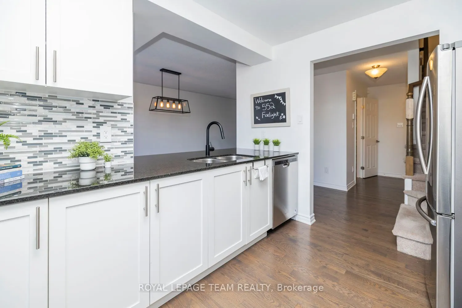 552 FOXLIGHT Circle
