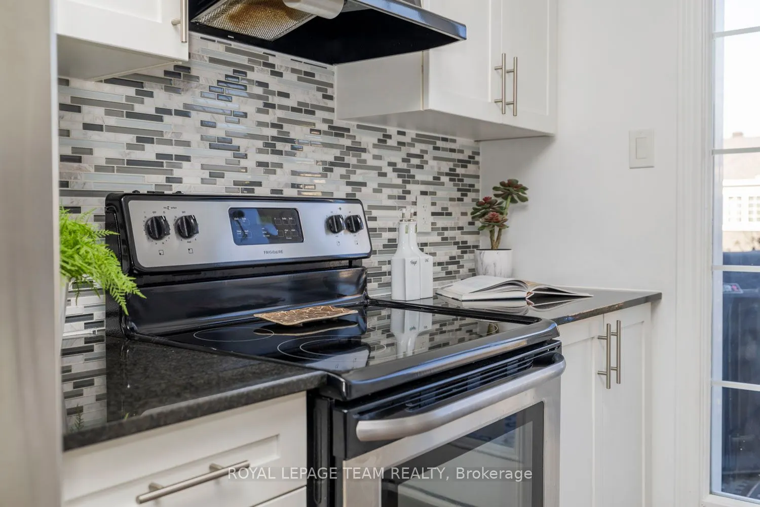 552 FOXLIGHT Circle