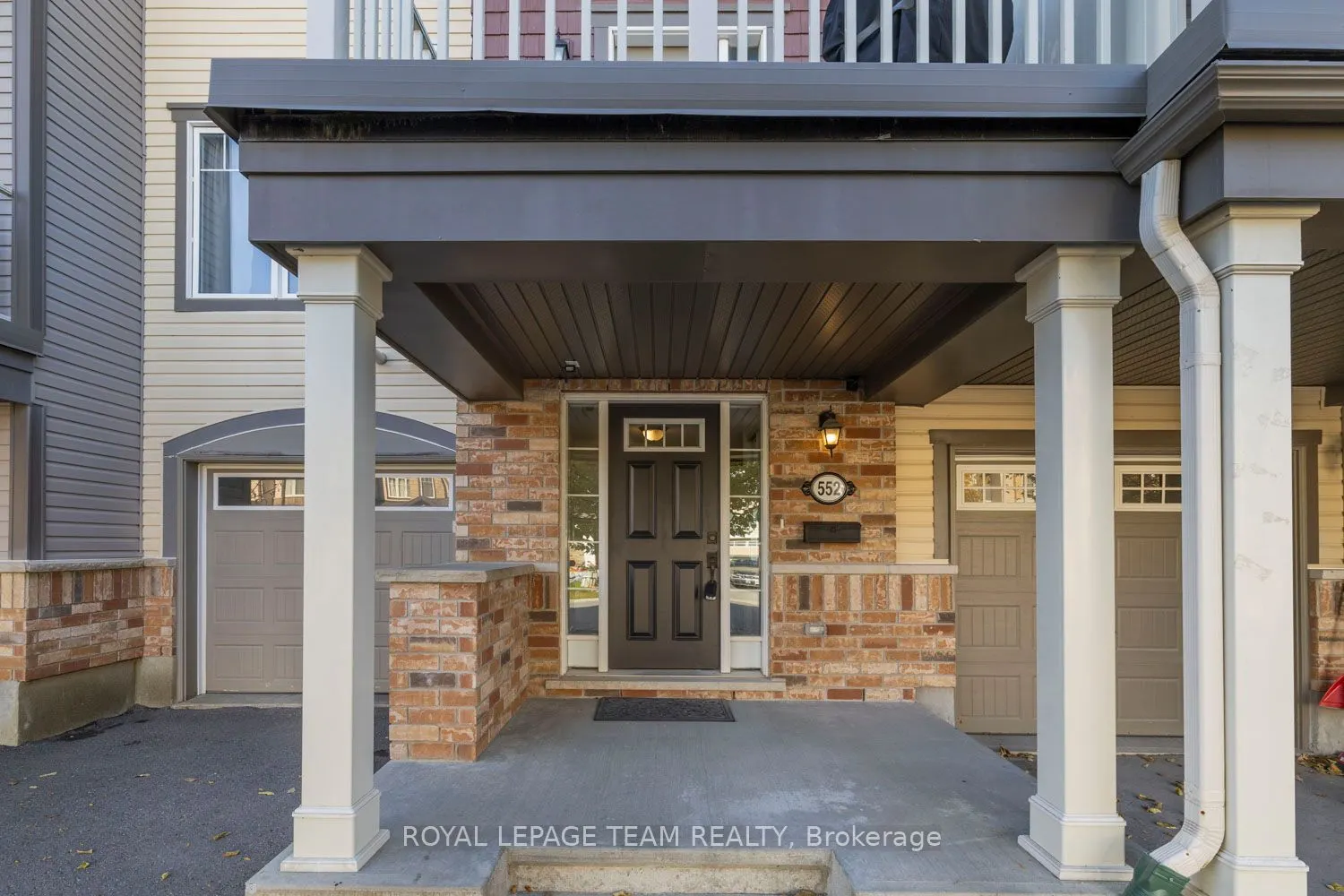 552 FOXLIGHT Circle
