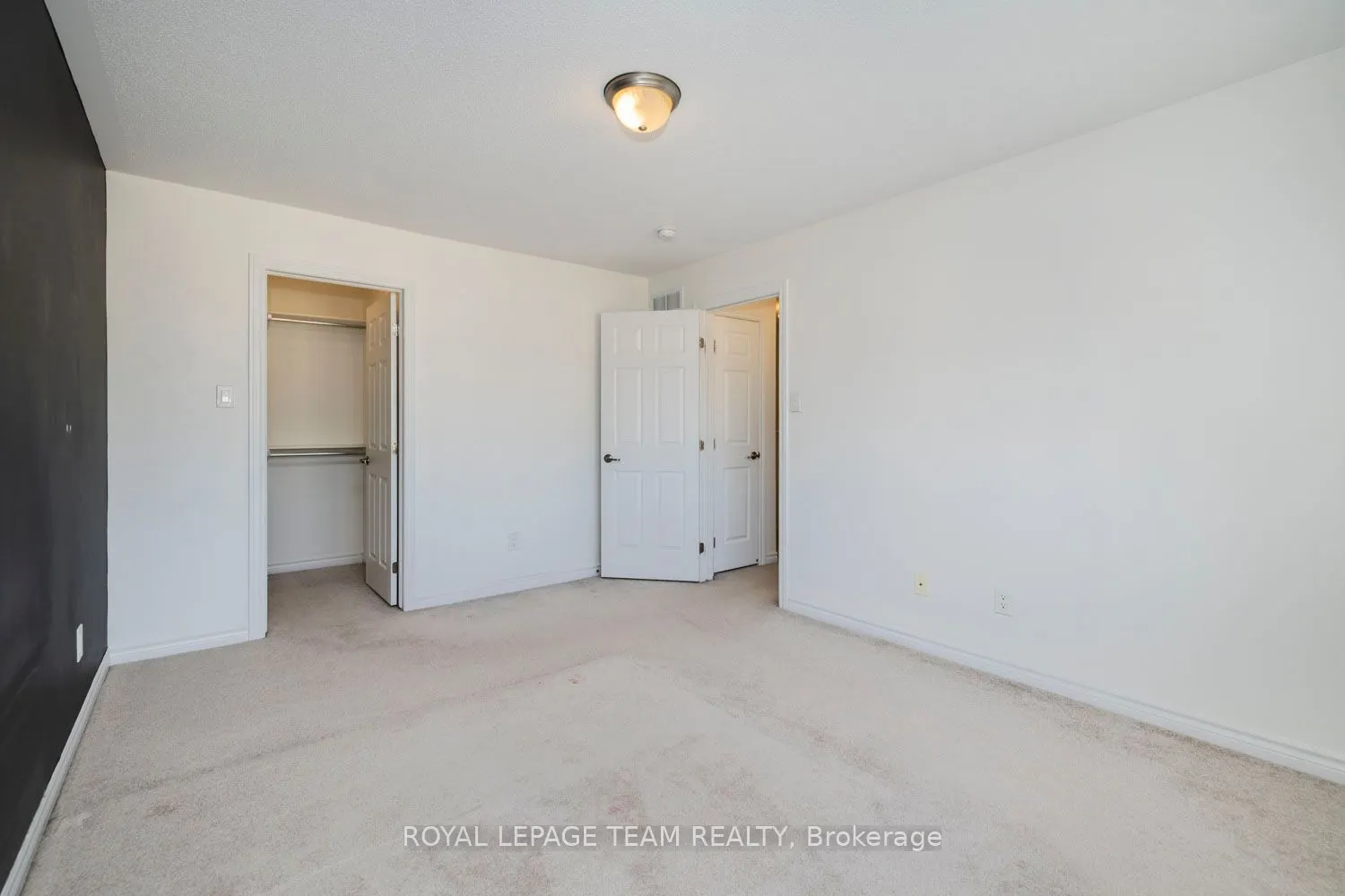 552 FOXLIGHT Circle