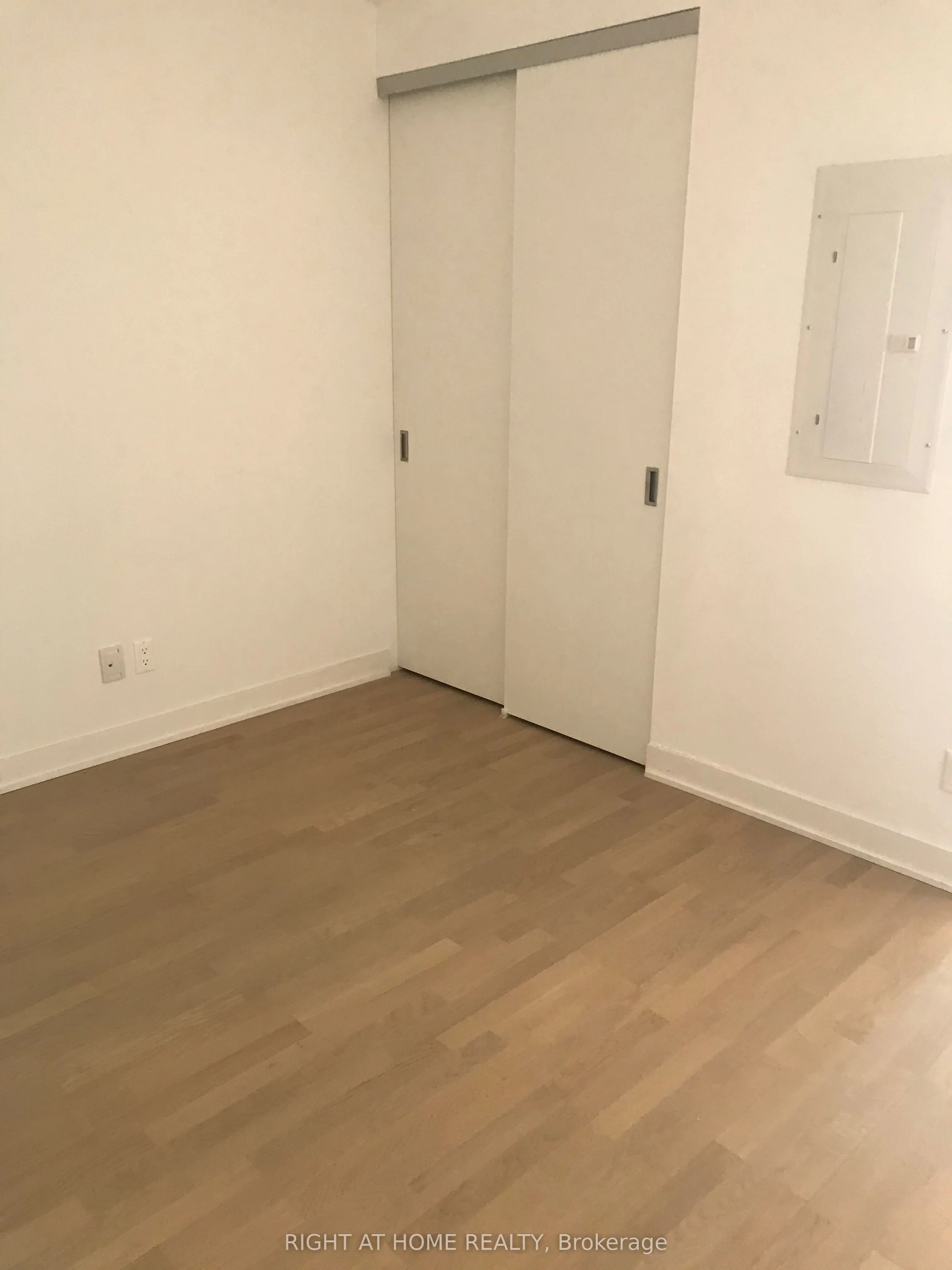 203 CATHERINE Street #705