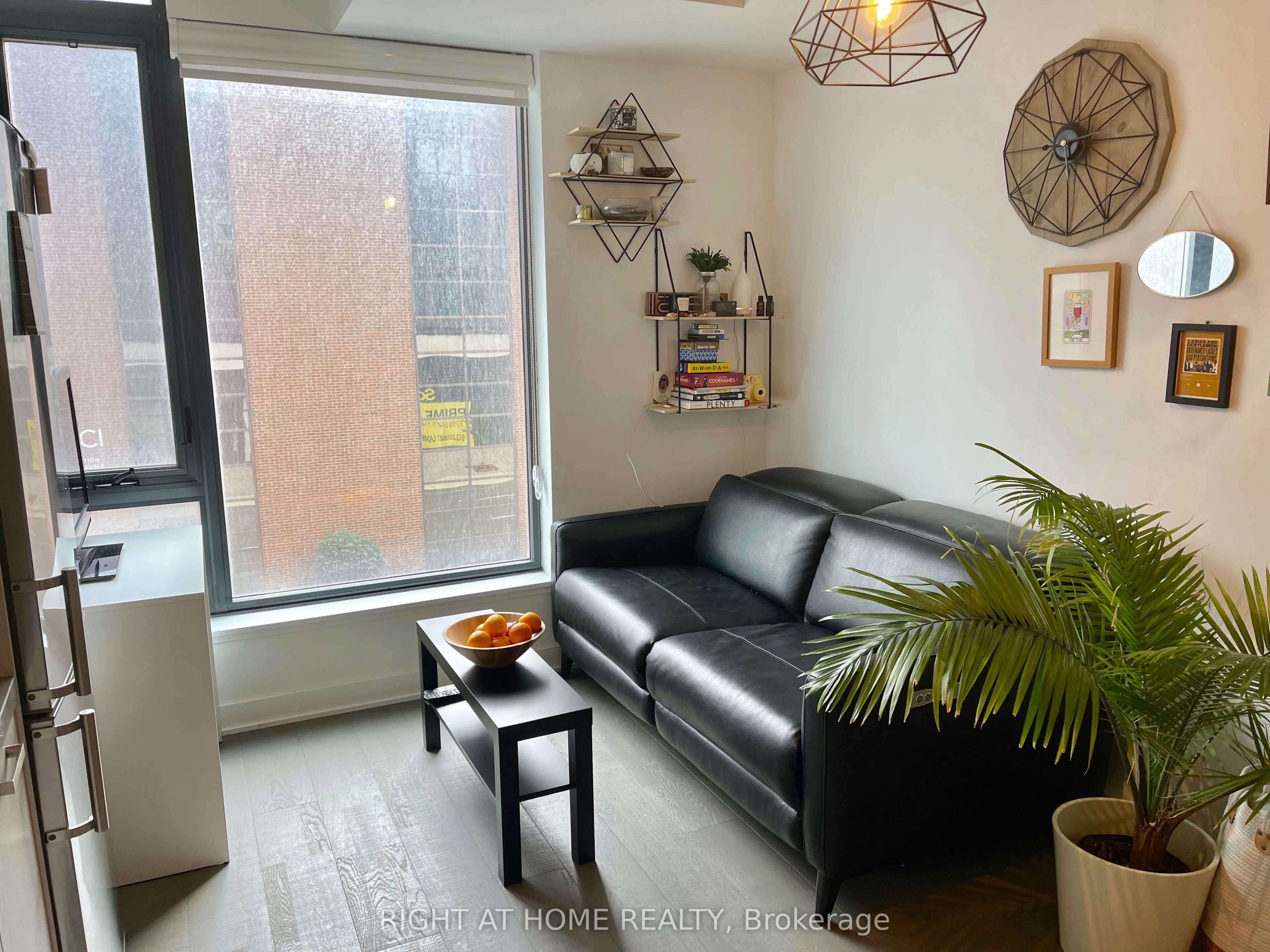 203 CATHERINE Street #705