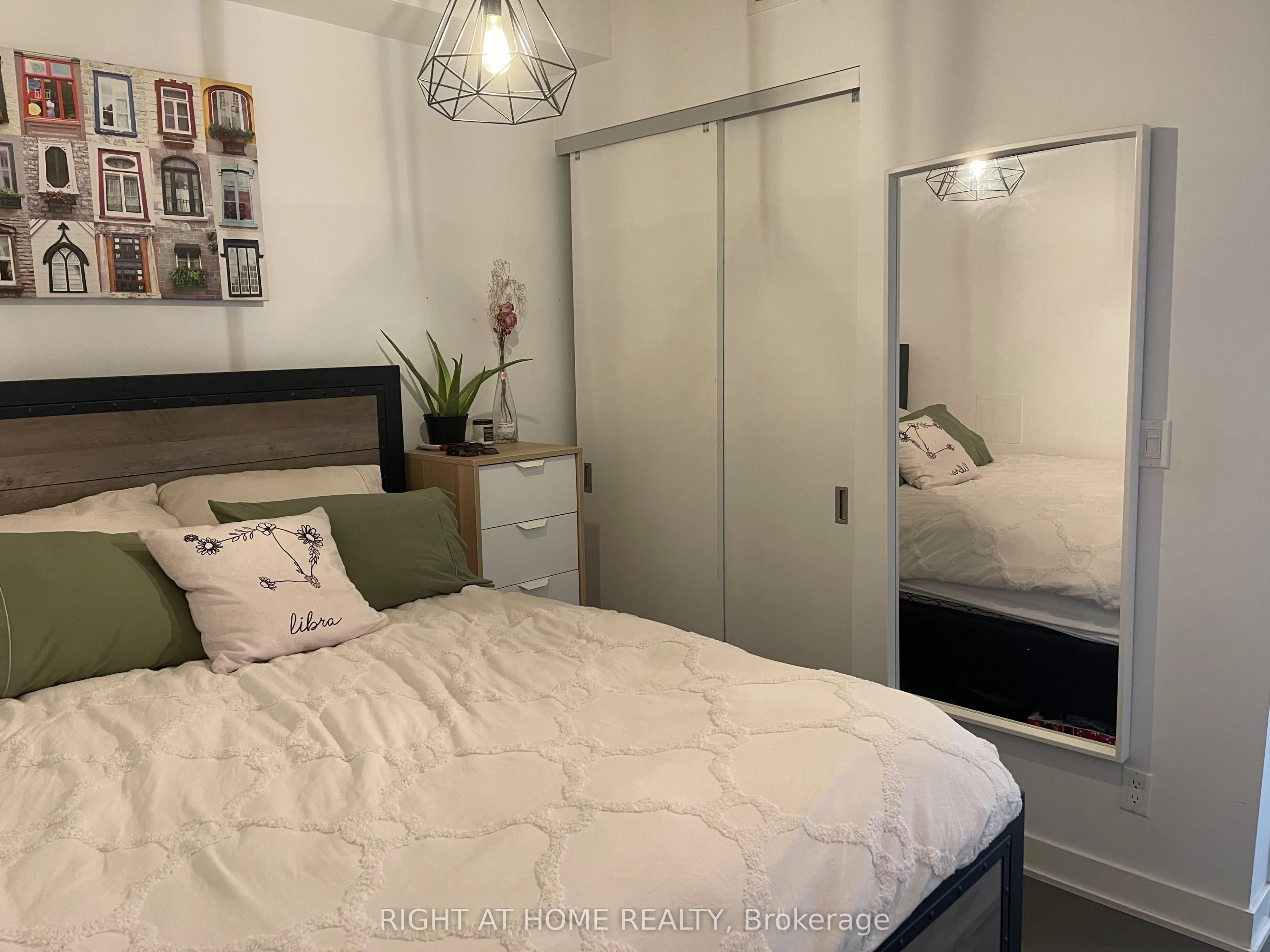 203 CATHERINE Street #705