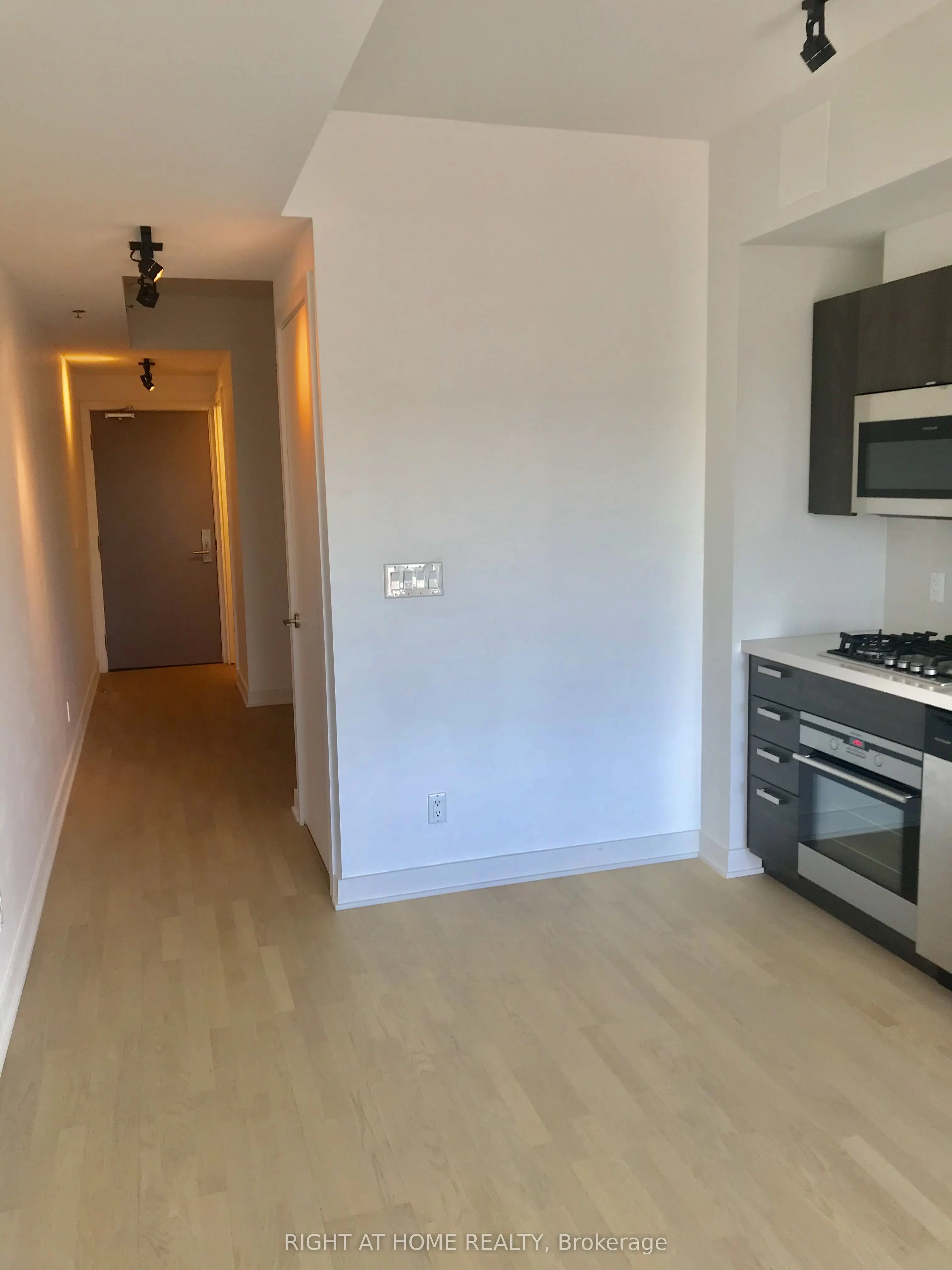 203 CATHERINE Street #705